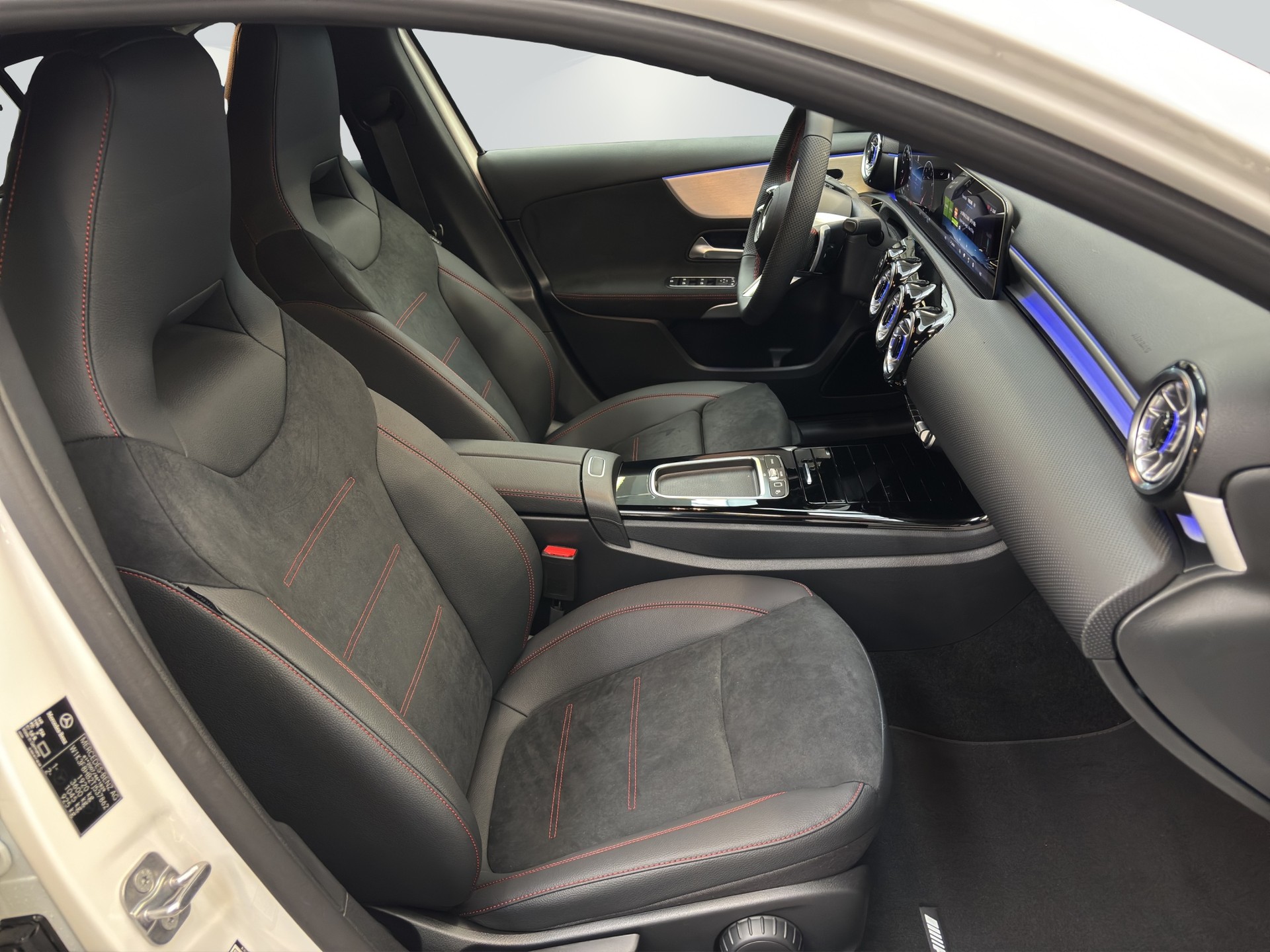 MERCEDES-BENZ A 200 Night Star 7G-DCT-image-9