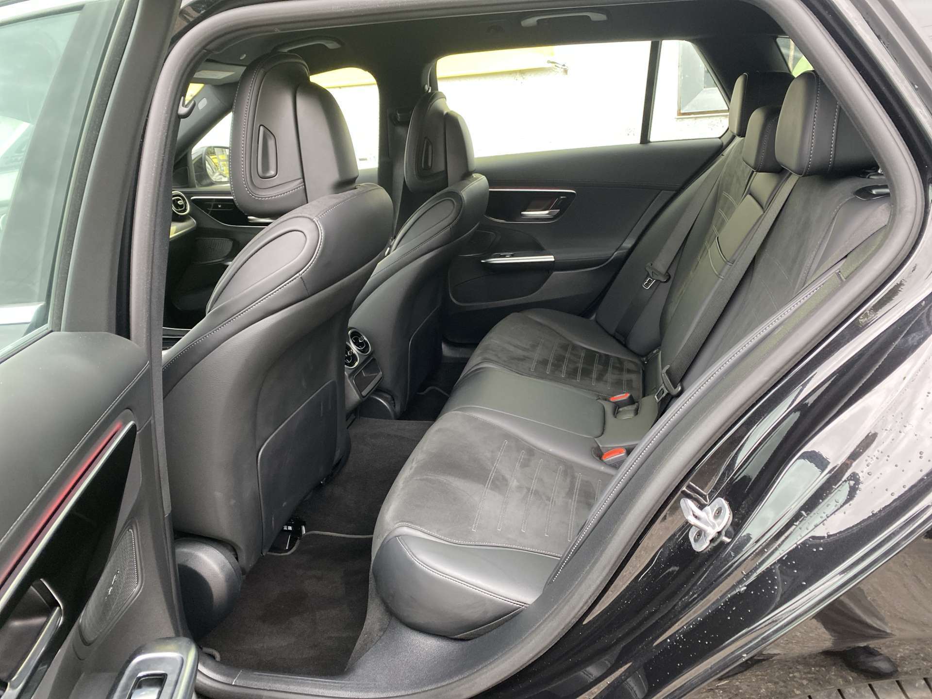 MERCEDES-BENZ C 300 T AMG-Line 259PS Automat-image-7