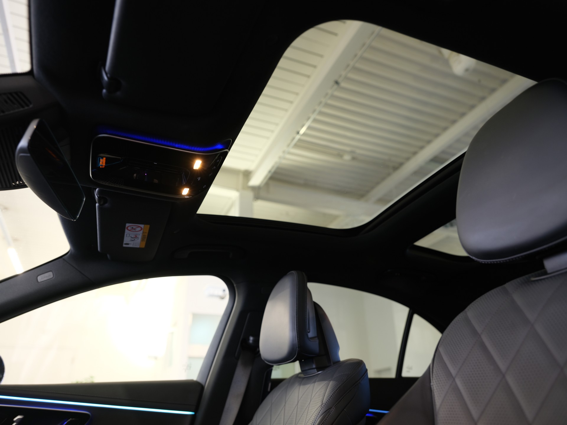 MERCEDES-BENZ E 400 e 4Matic 9G-Tronic*Amg-Line*CH-Fahrzeug*Fahrassistenz Plus*-image-13