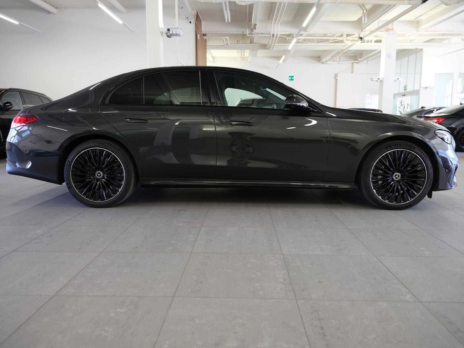 MERCEDES-BENZ E 400 e 4Matic 9G-Tronic*Amg-Line*CH-Fahrzeug*Fahrassistenz Plus*-image-7