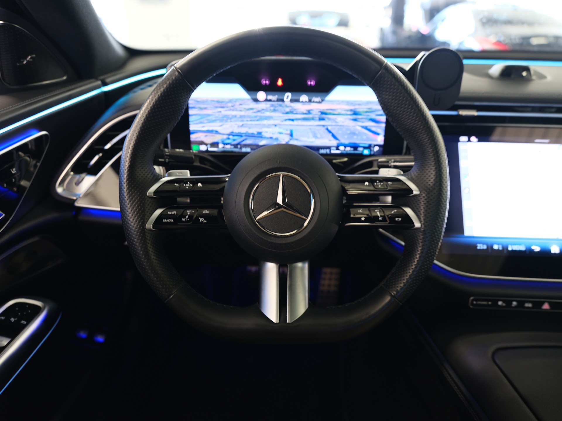 MERCEDES-BENZ E 400 e 4Matic 9G-Tronic*Amg-Line*CH-Fahrzeug*Fahrassistenz Plus*-image-14