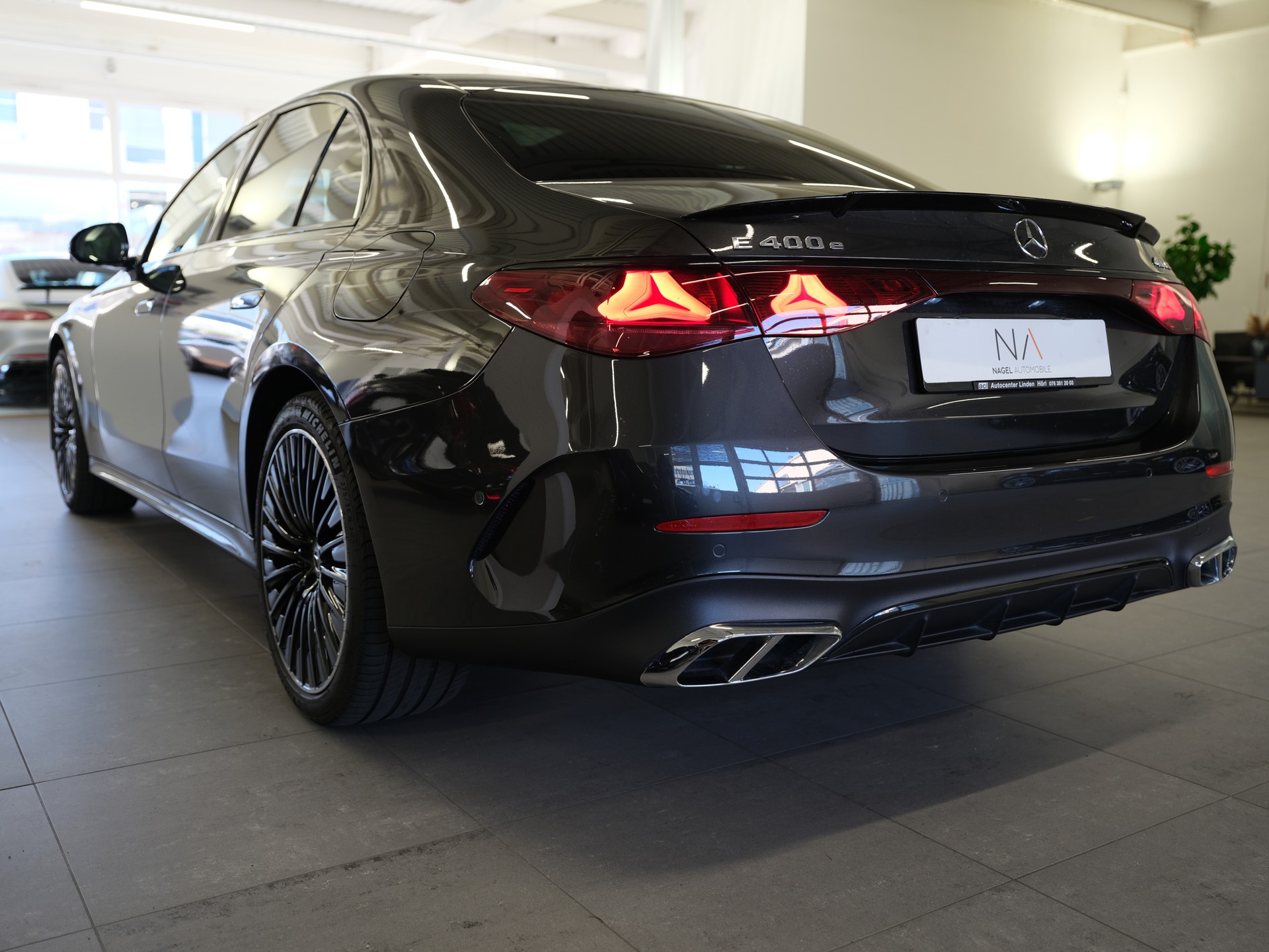 MERCEDES-BENZ E 400 e 4Matic 9G-Tronic*Amg-Line*CH-Fahrzeug*Fahrassistenz Plus*-image-4