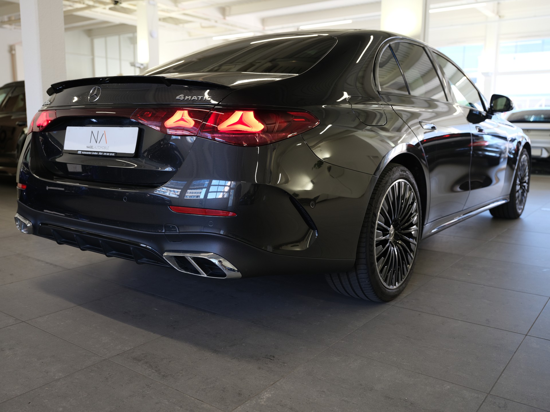 MERCEDES-BENZ E 400 e 4Matic 9G-Tronic*Amg-Line*CH-Fahrzeug*Fahrassistenz Plus*-image-6