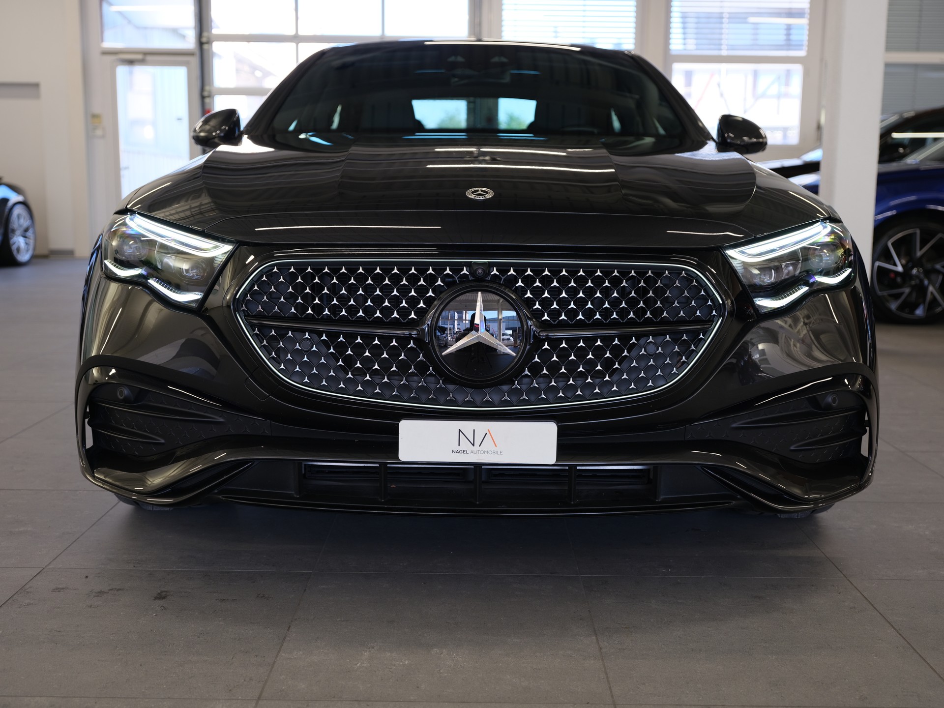 MERCEDES-BENZ E 400 e 4Matic 9G-Tronic*Amg-Line*CH-Fahrzeug*Fahrassistenz Plus*-image-2