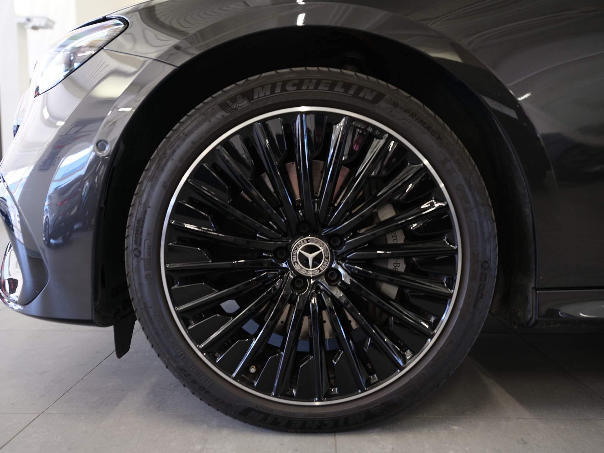MERCEDES-BENZ E 400 e 4Matic 9G-Tronic*Amg-Line*CH-Fahrzeug*Fahrassistenz Plus*-image-8