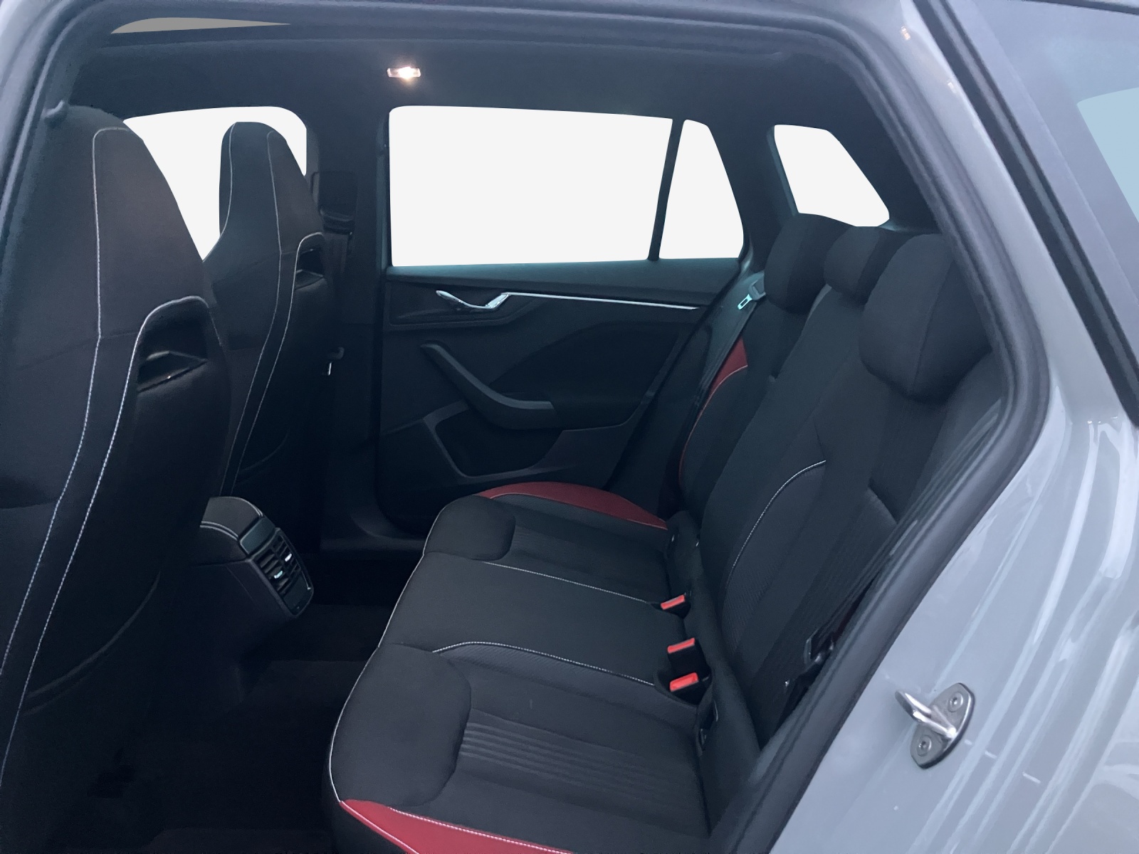 SKODA Kamiq 1.5 TSI ACT Monte Carlo DSG-image-8