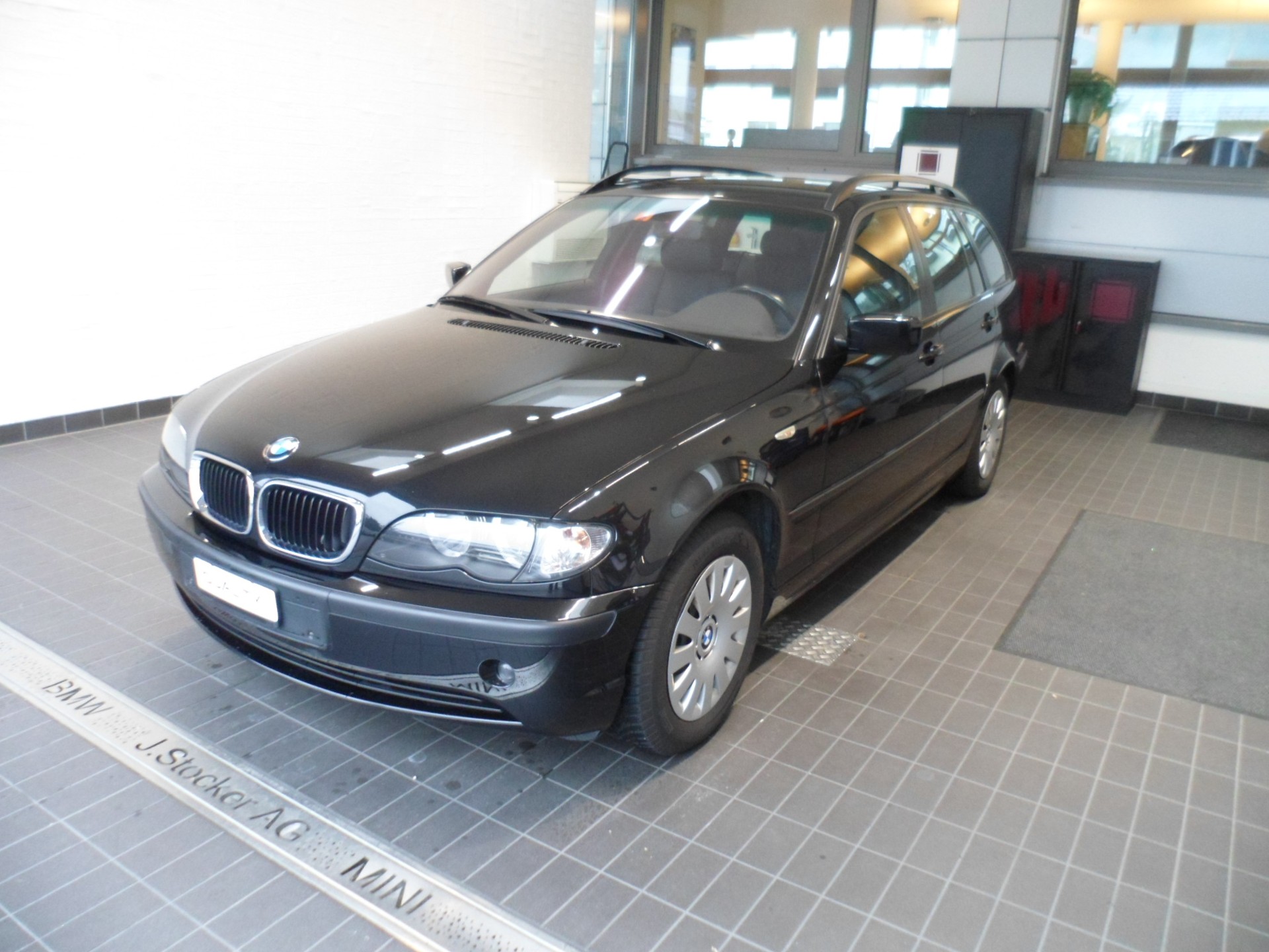 BMW 318i Touring-image-1
