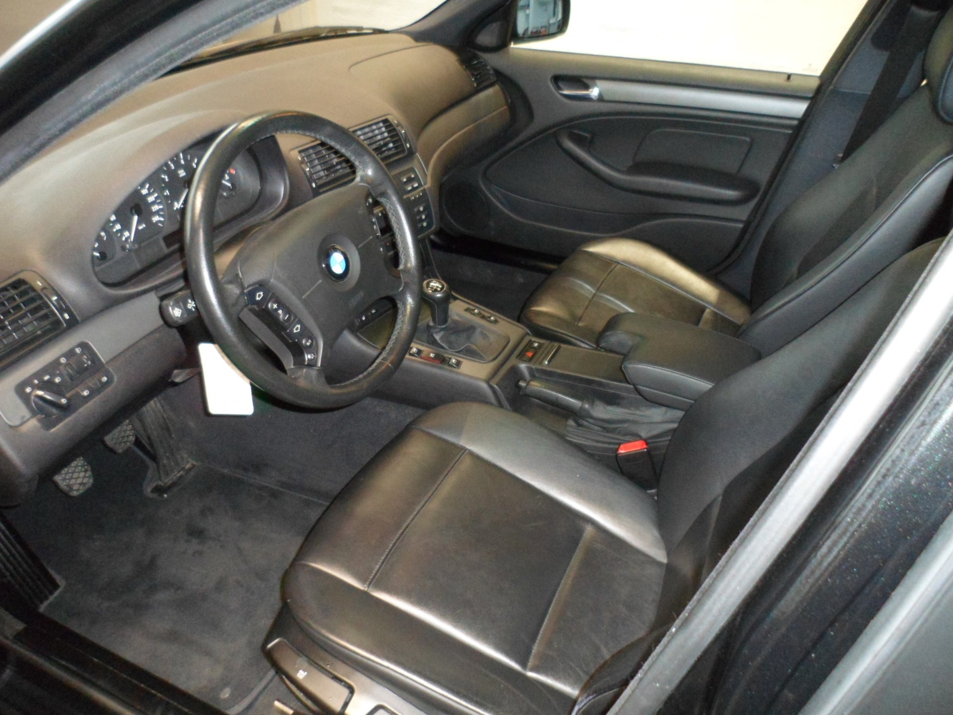BMW 318i Touring-image-7