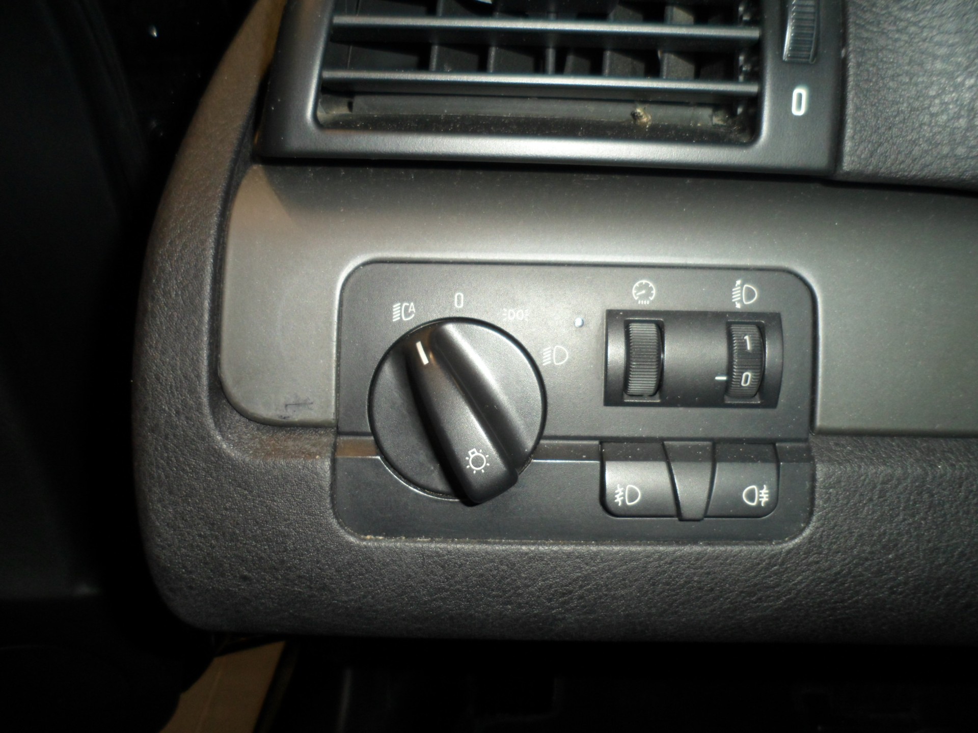 BMW 318i Touring-image-12
