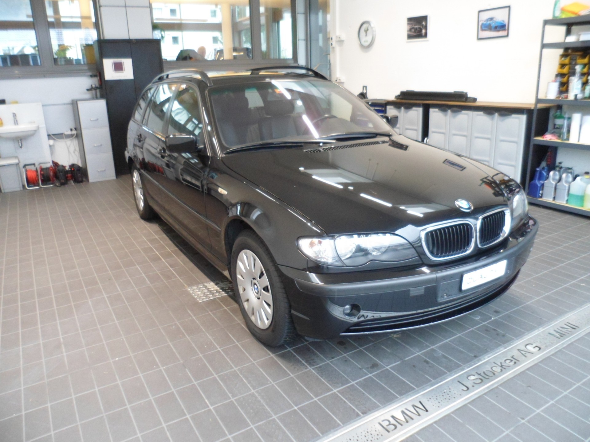 BMW 318i Touring-image-2