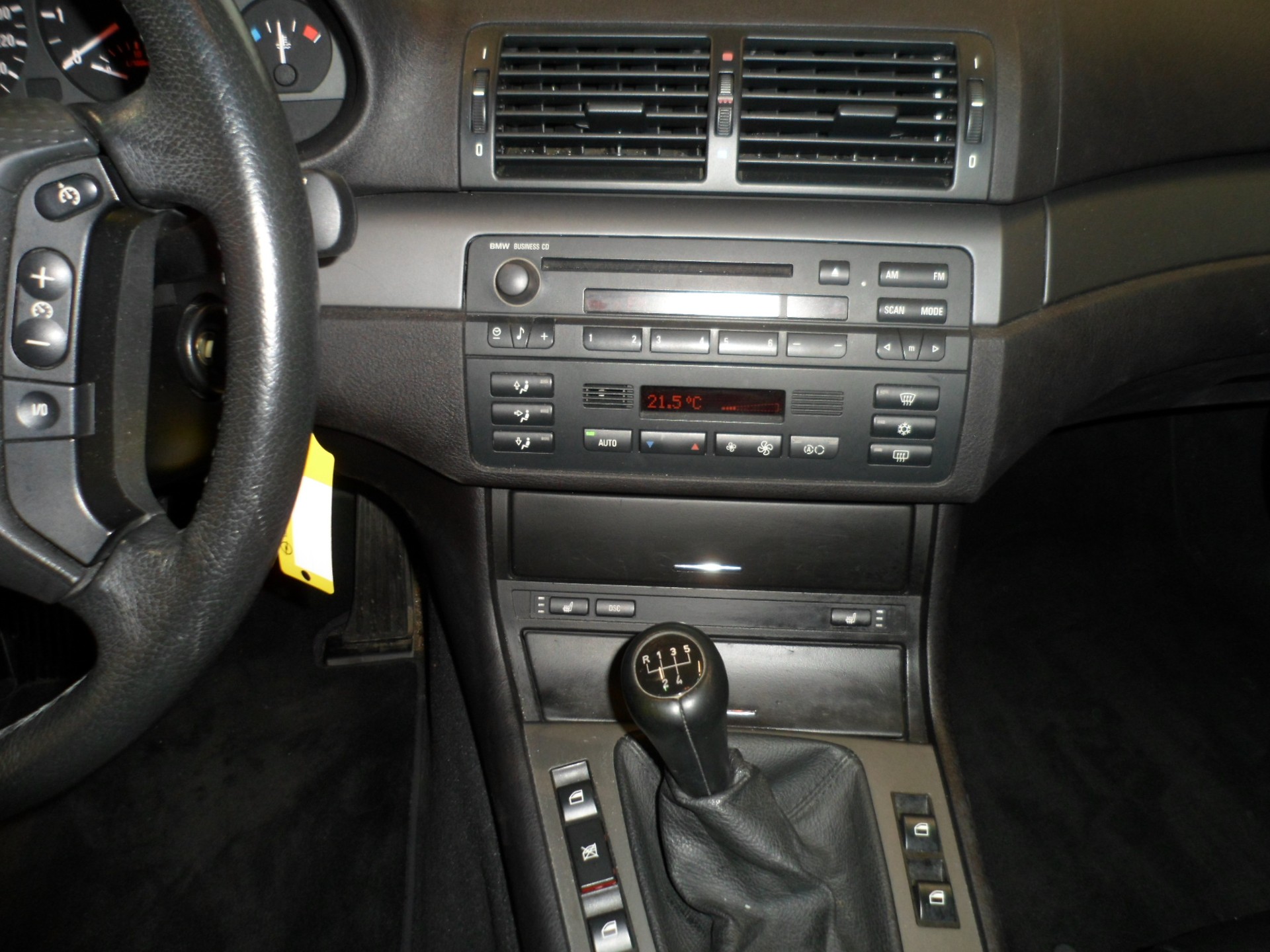BMW 318i Touring-image-9