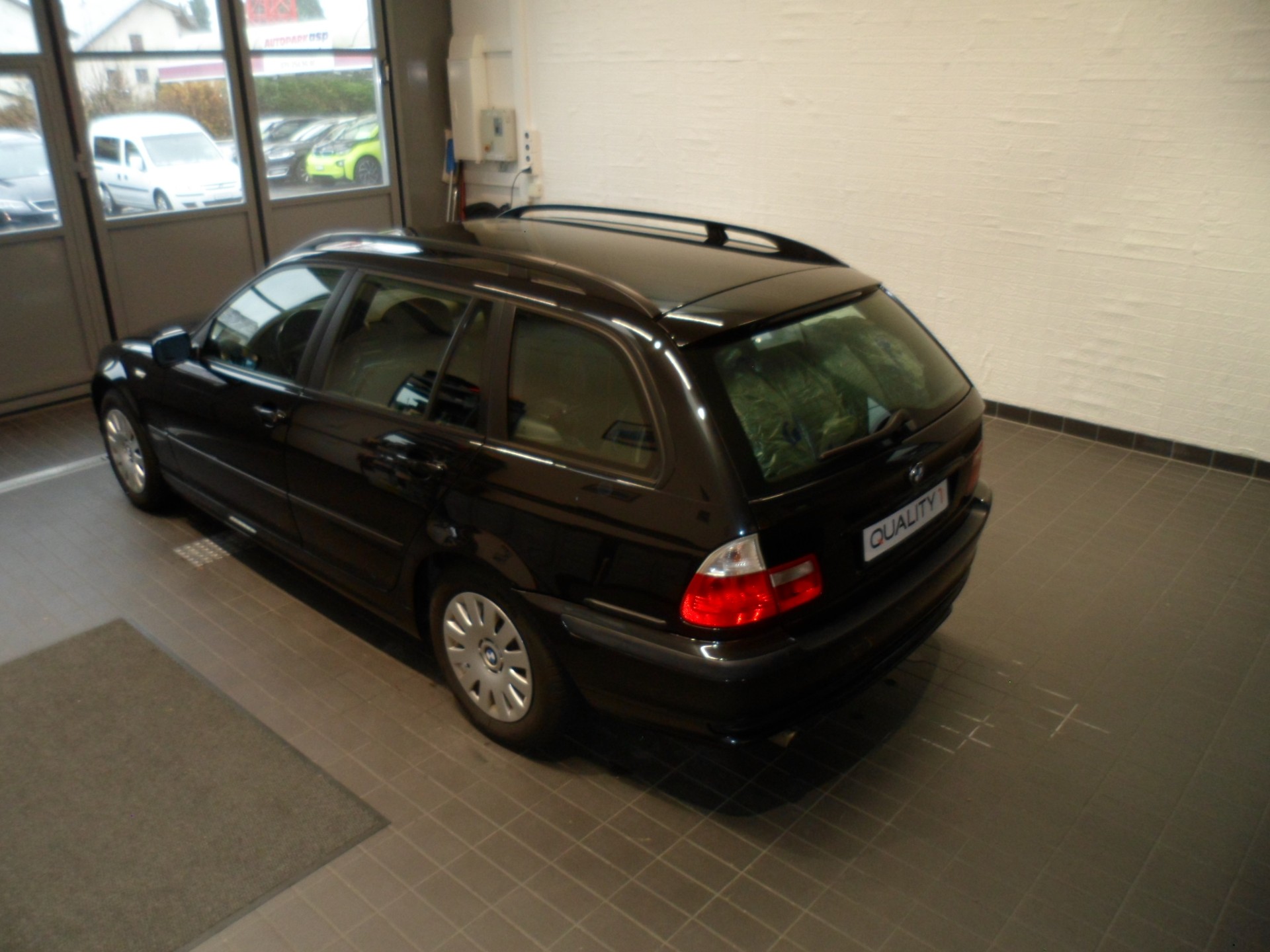 BMW 318i Touring-image-3