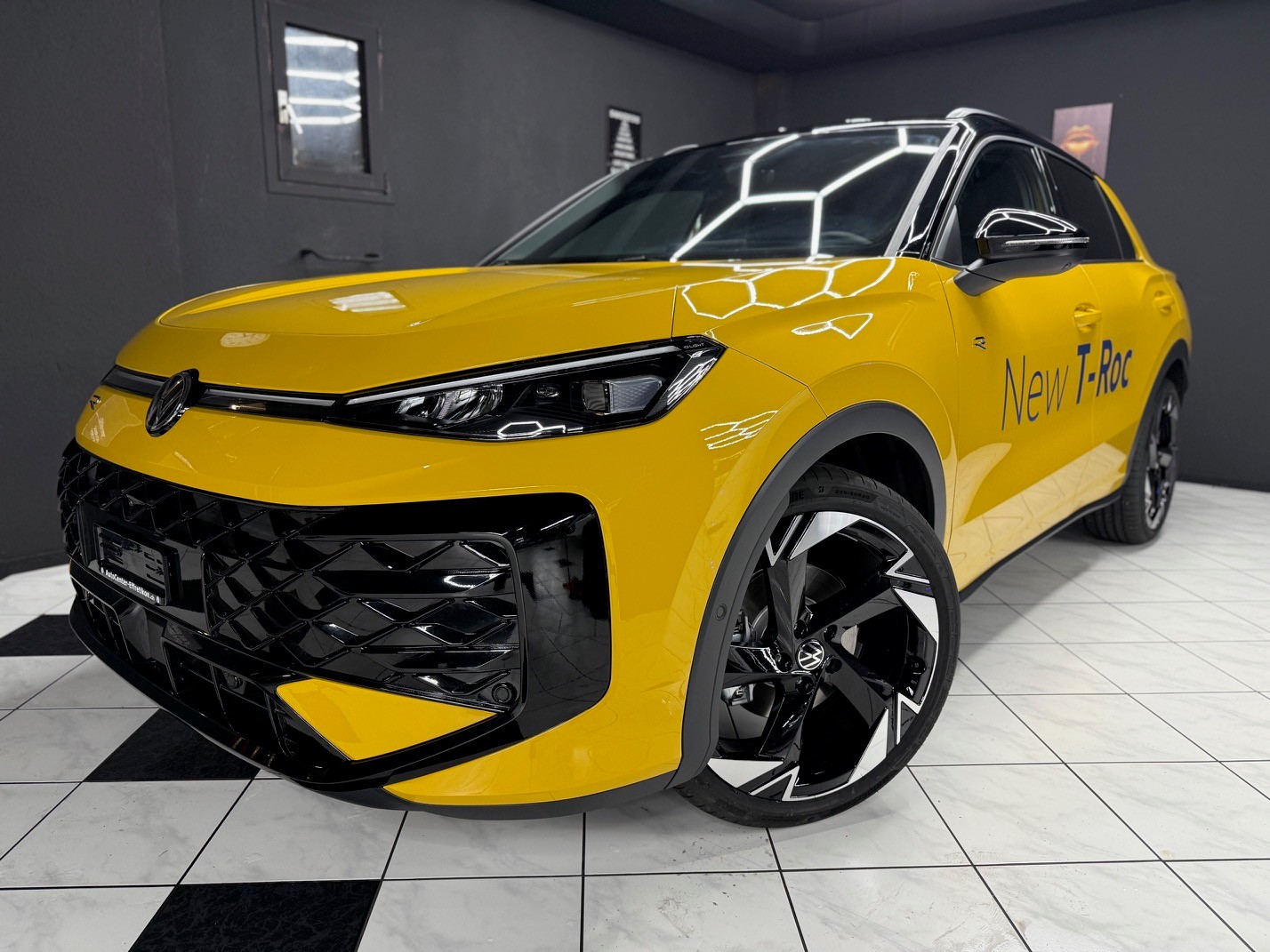 VW T-Roc 1.5eTSI mH R-Line-showroom-element-1