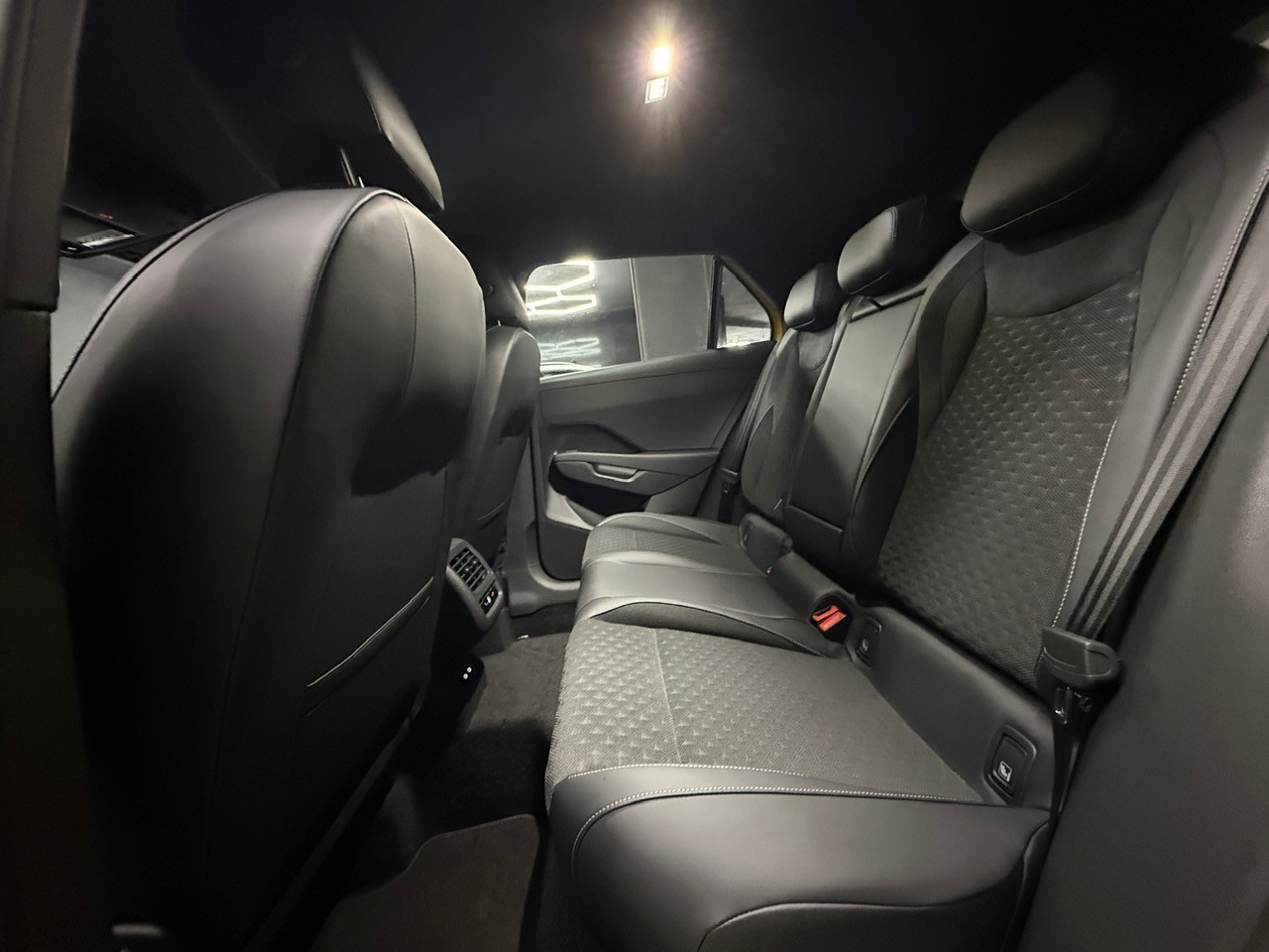 VW T-Roc 1.5eTSI mH R-Line-image-9
