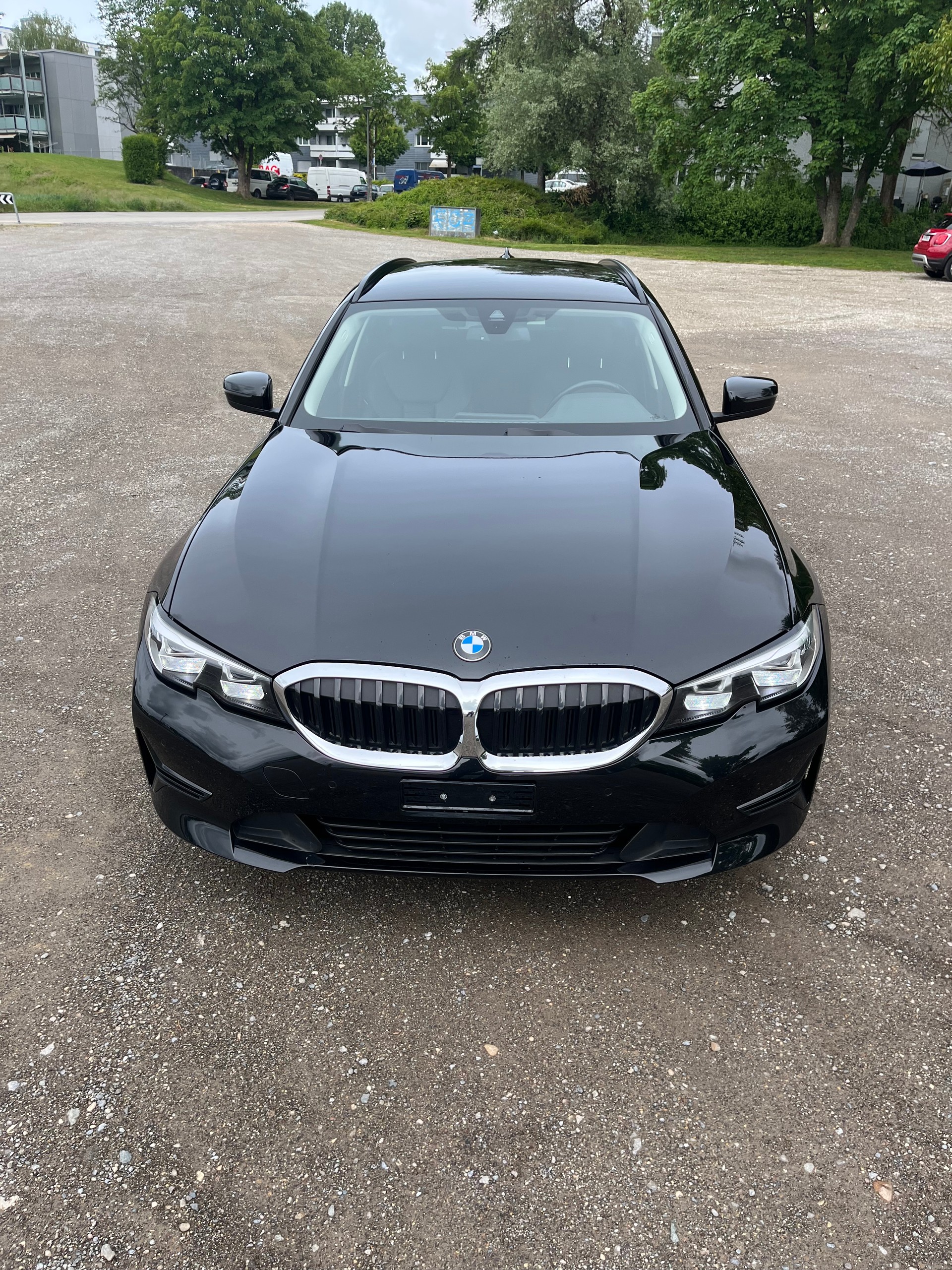 BMW 320d xDrive Touring Steptronic CH FAHRZEUG MIT GRATIS SERVICES / Frisch ab Service / LEDER / 17 und 18 ZOLL ALUFELGEN-image-2