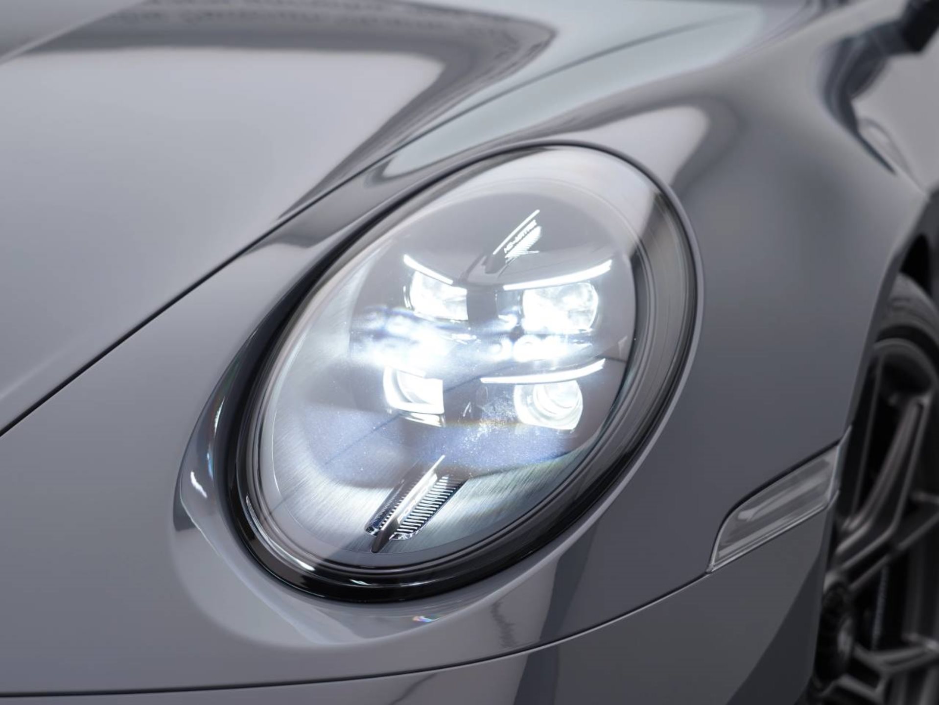 PORSCHE 911 GT3 mit Touring-Paket-image-12