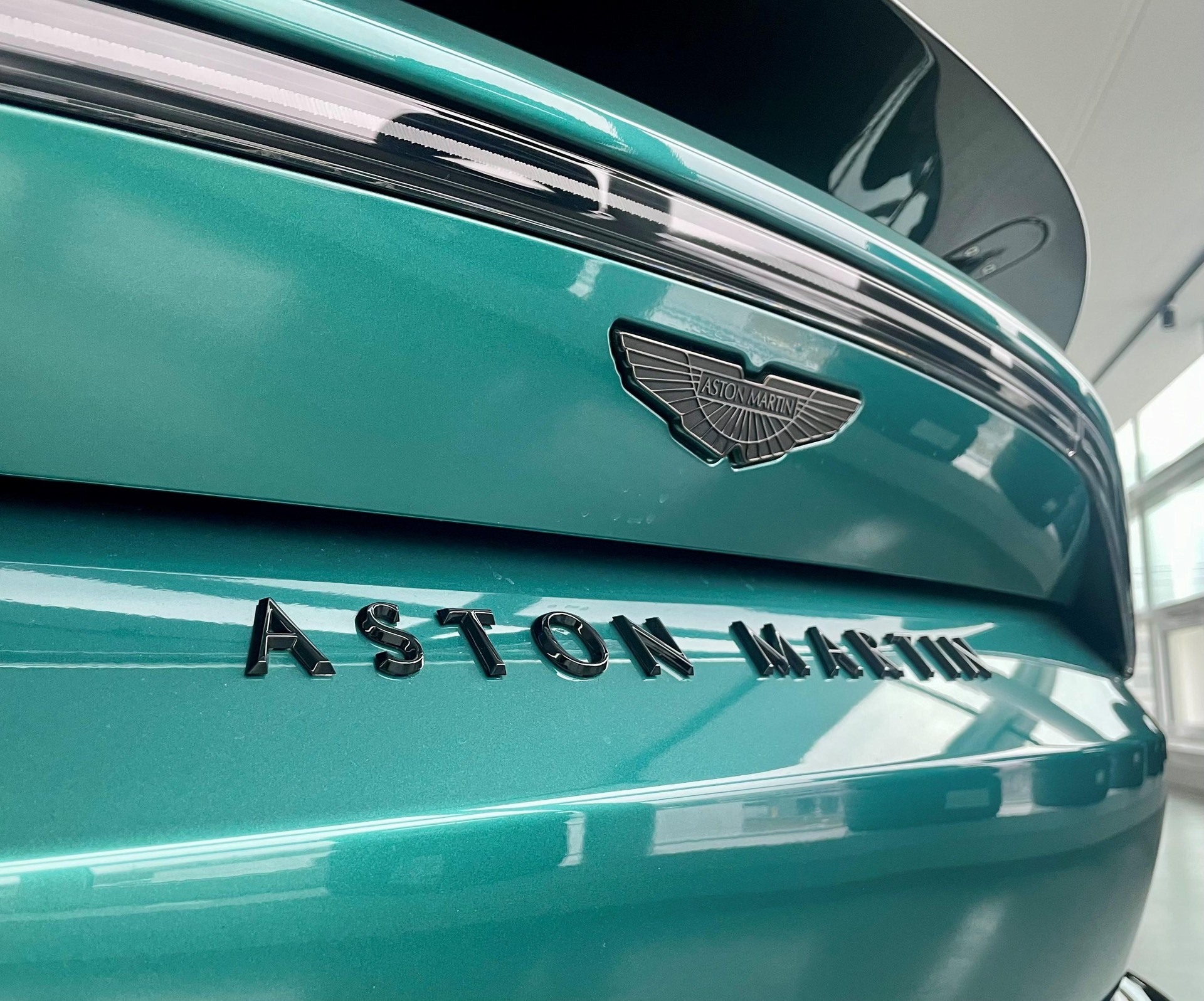 ASTON MARTIN V8 Vantage Coupé 4.0 V8 Bi-Turbo F1-image-17