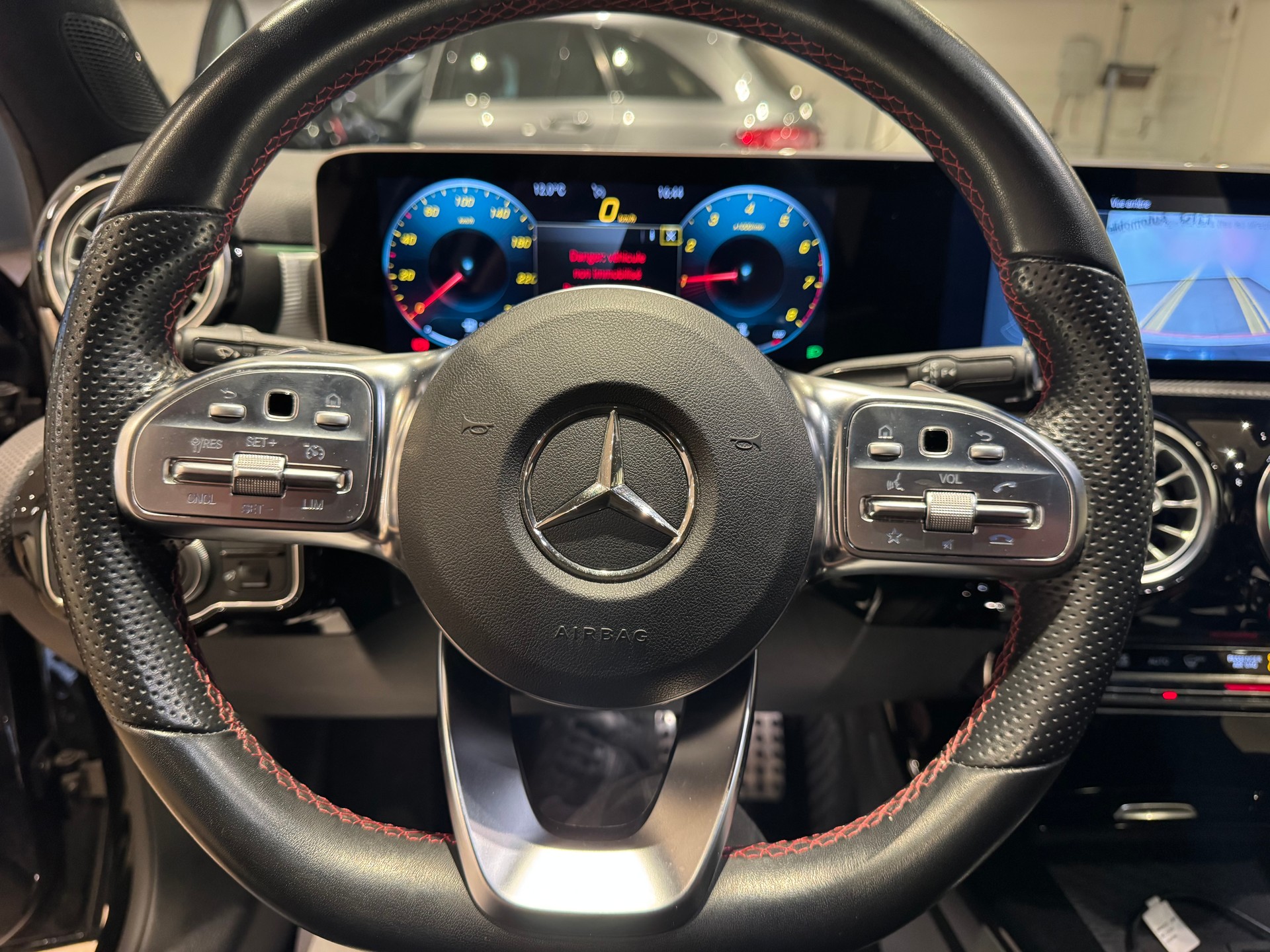 MERCEDES-BENZ A 250 AMG Line-image-14