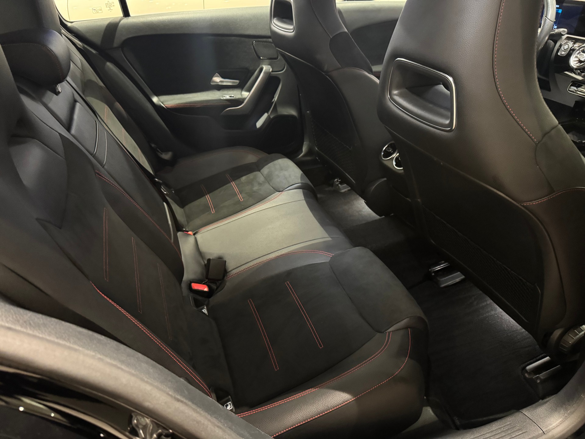 MERCEDES-BENZ A 250 AMG Line-image-8