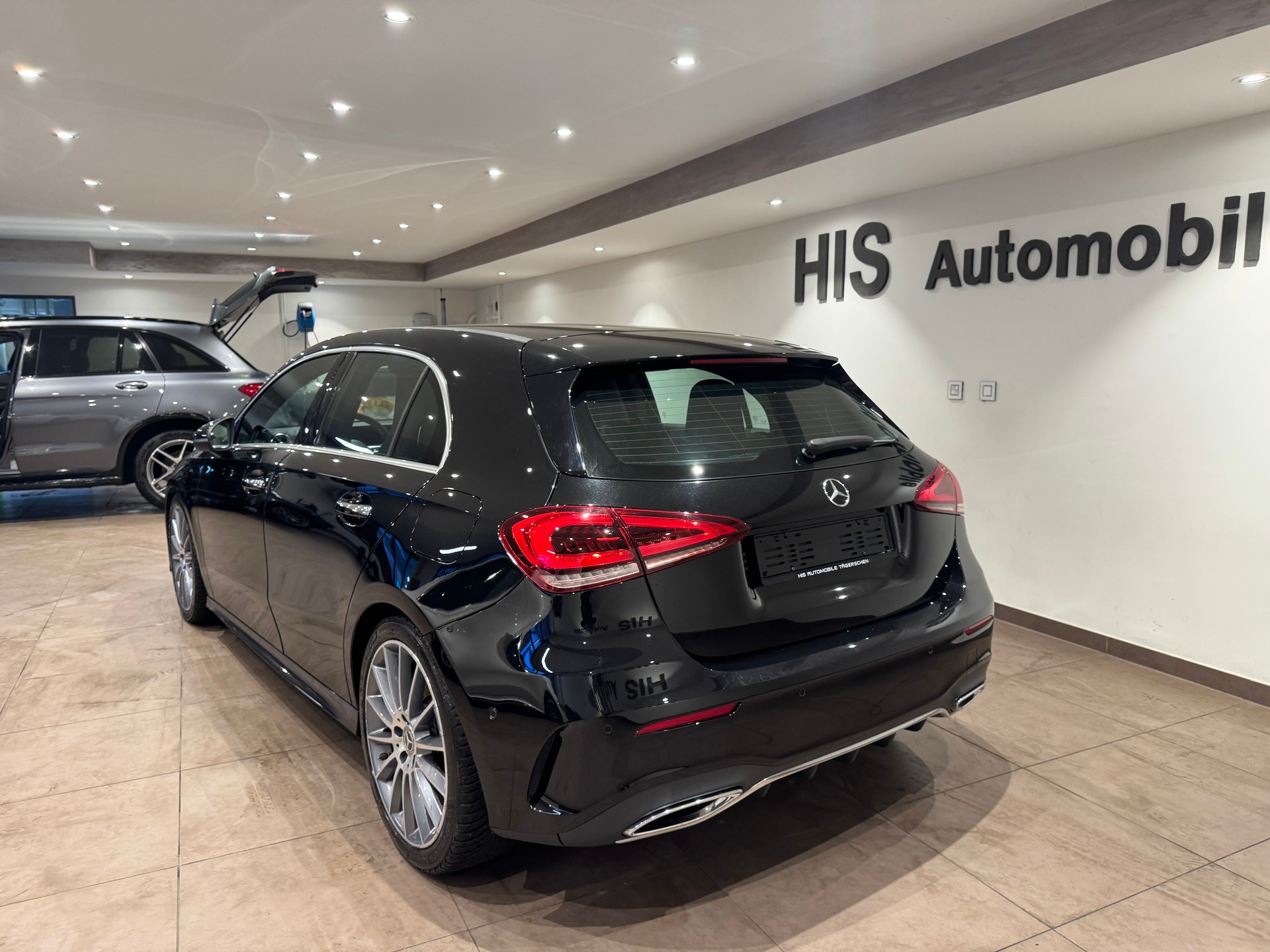 MERCEDES-BENZ A 250 AMG Line-image-3