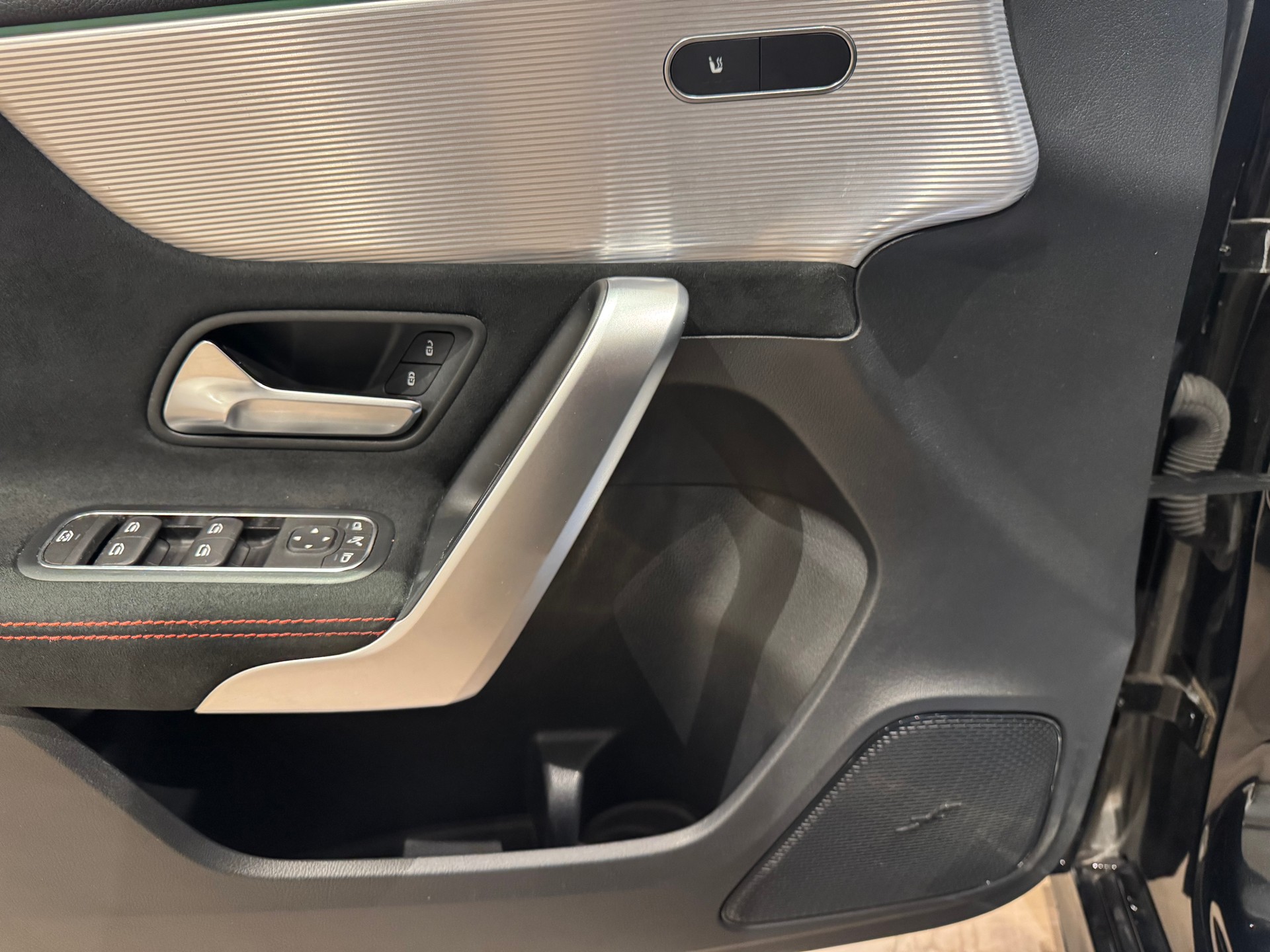 MERCEDES-BENZ A 250 AMG Line-image-15