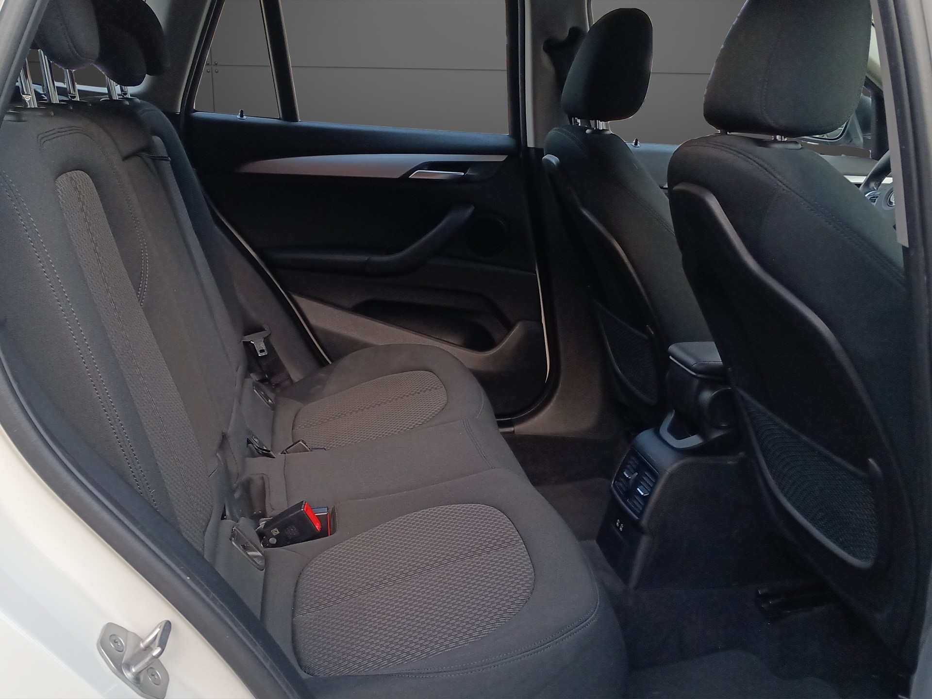 BMW X1 xDrive 18d-image-18