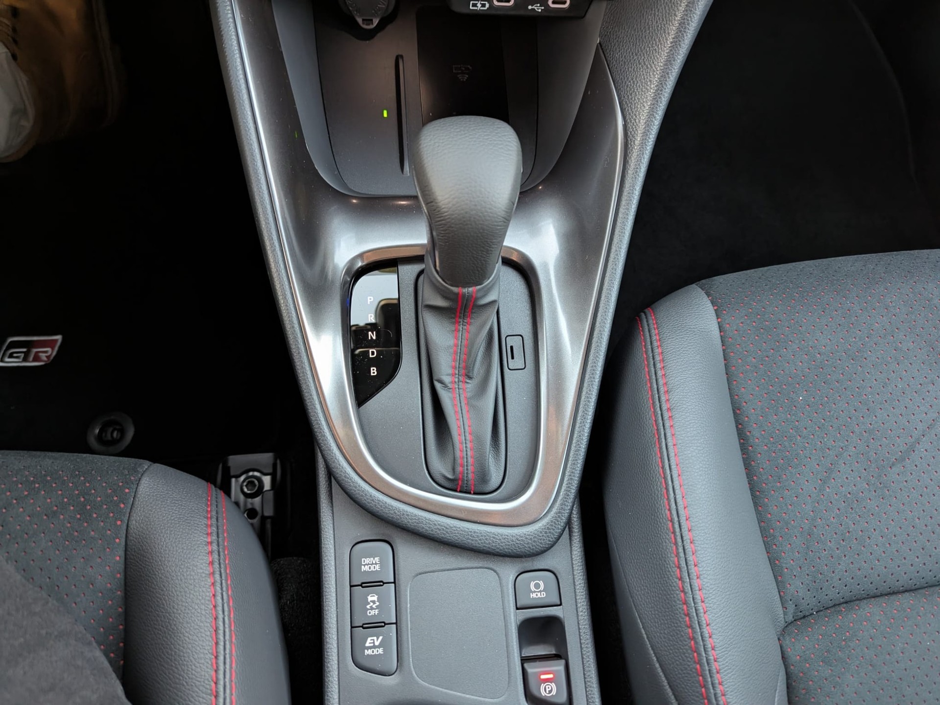 TOYOTA Yaris 1.5 GR Sport e-CVT-image-10