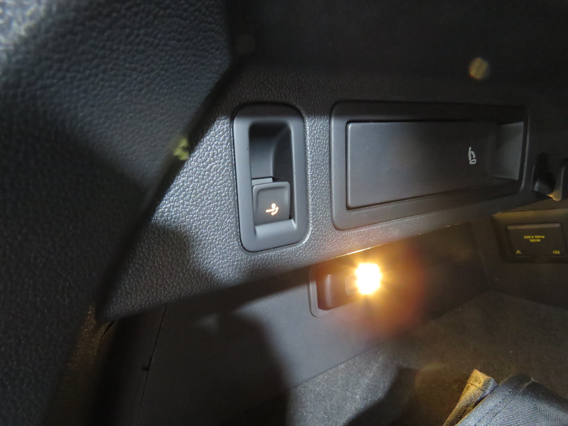 VW Tiguan 2.0 TSI R 4-Motion DSG (AHK 2.5 t, Automat)-image-10
