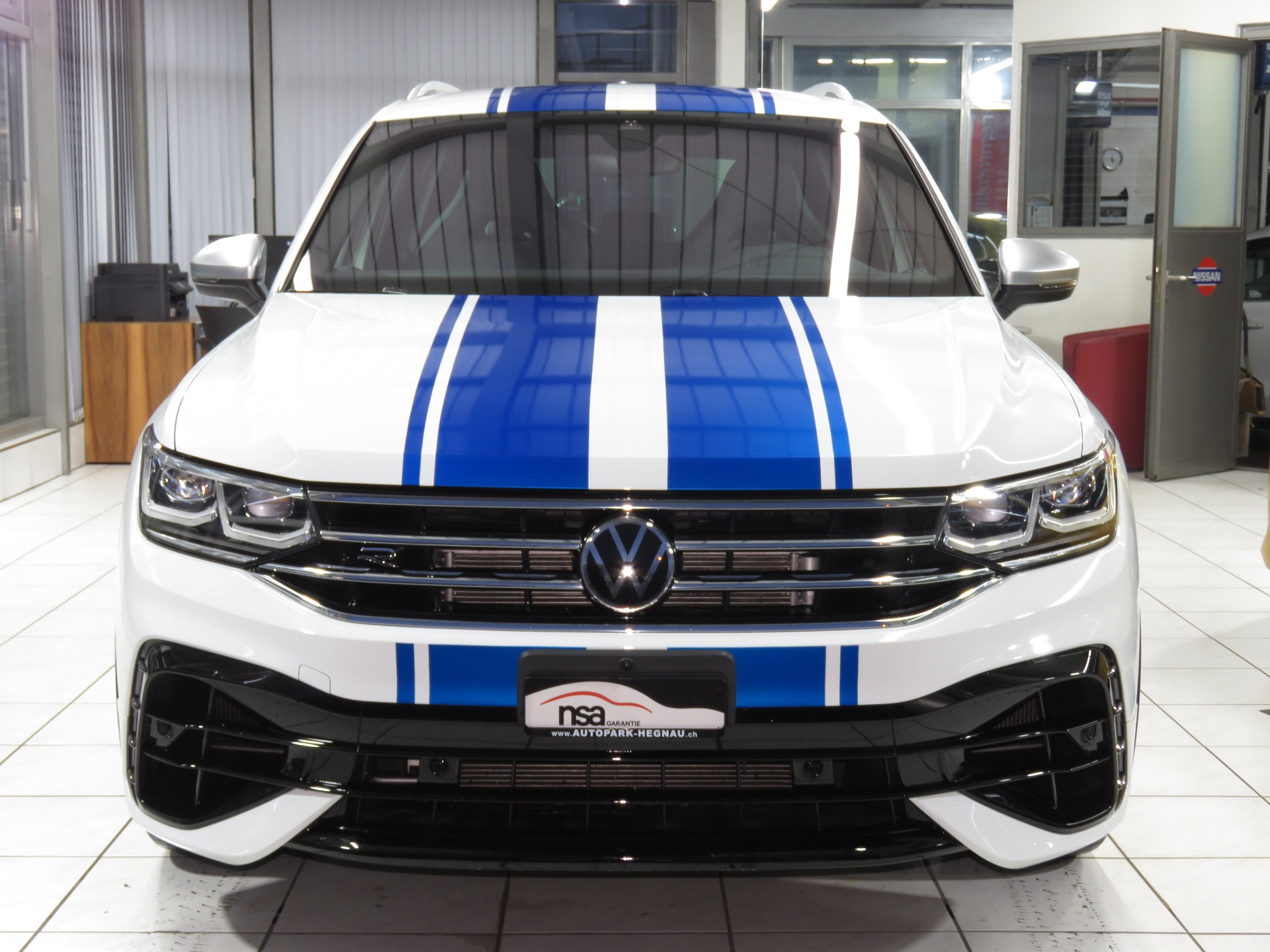 VW Tiguan 2.0 TSI R 4-Motion DSG (AHK 2.5 t, Automat)-image-1