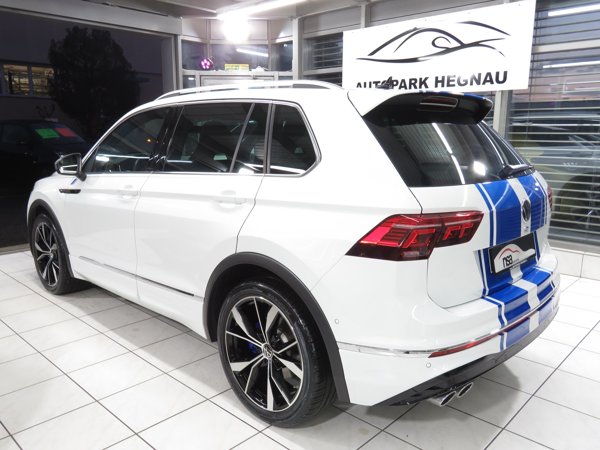 VW Tiguan 2.0 TSI R 4-Motion DSG (AHK 2.5 t, Automat)-image-5