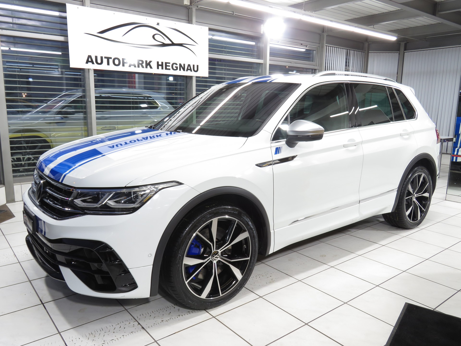 VW Tiguan 2.0 TSI R 4-Motion DSG (AHK 2.5 t, Automat)-image-0