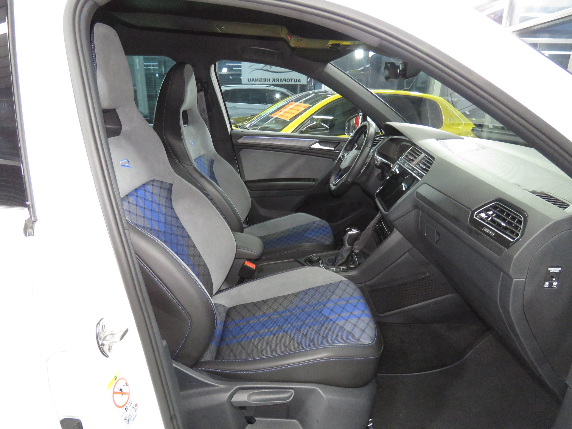 VW Tiguan 2.0 TSI R 4-Motion DSG (AHK 2.5 t, Automat)-image-13