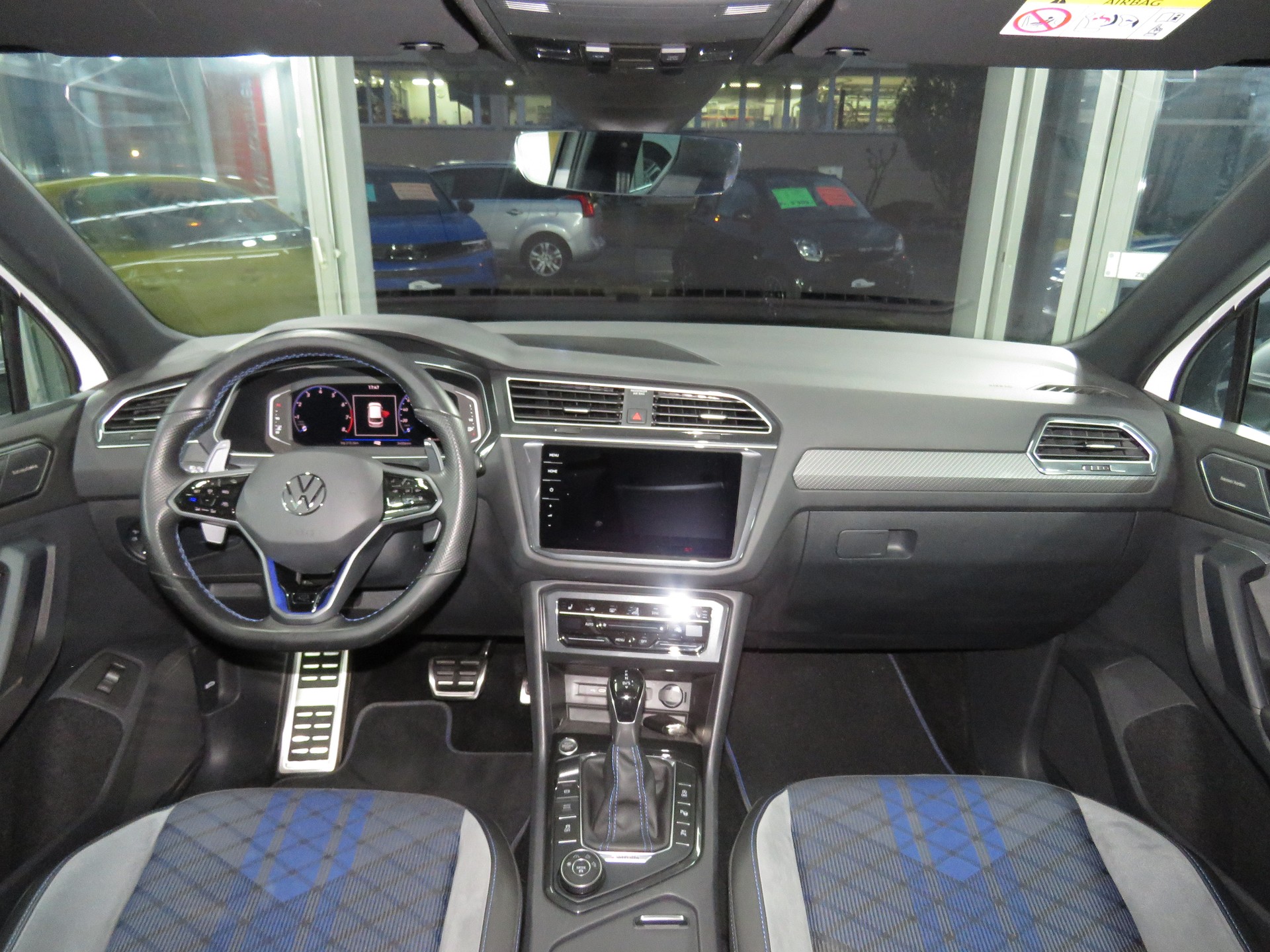 VW Tiguan 2.0 TSI R 4-Motion DSG (AHK 2.5 t, Automat)-image-15