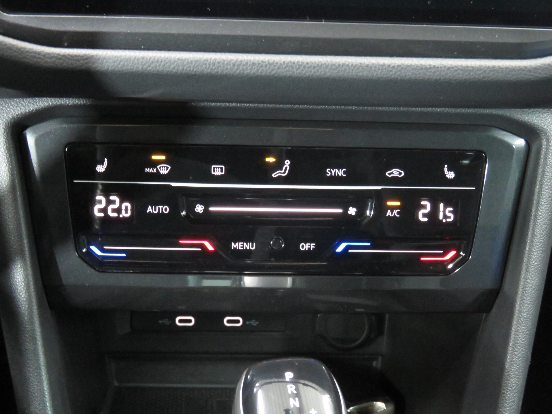 VW Tiguan 2.0 TSI R 4-Motion DSG (AHK 2.5 t, Automat)-image-21