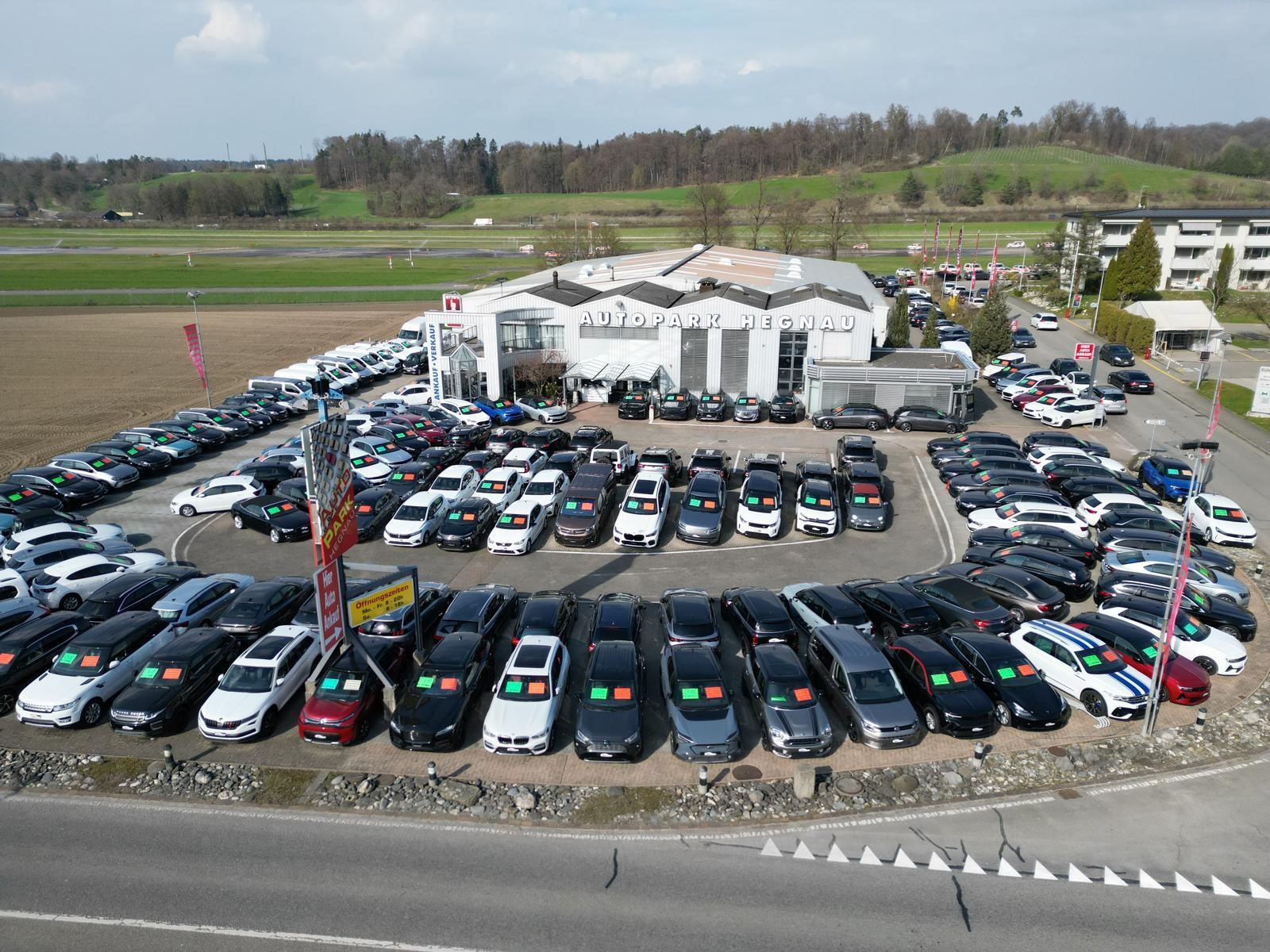 VW Tiguan 2.0 TSI R 4-Motion DSG (AHK 2.5 t, Automat)-image-24