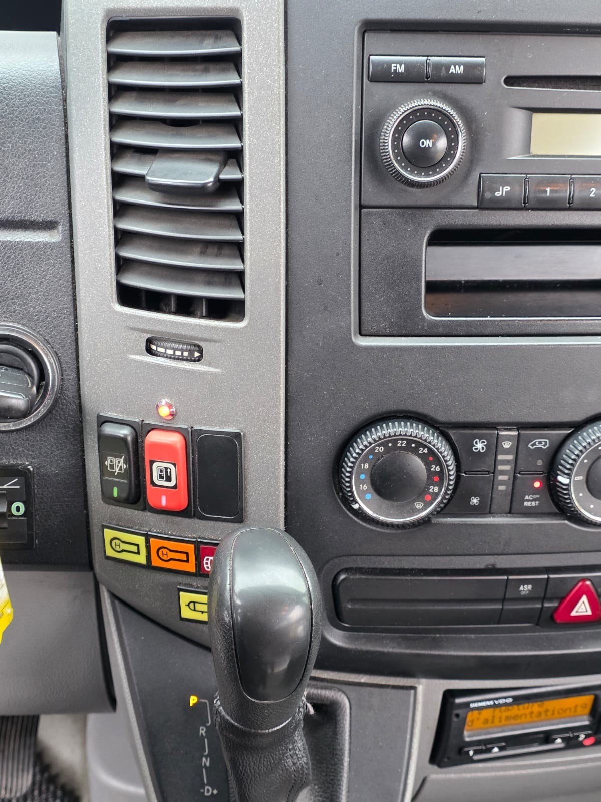 MERCEDES-BENZ Sprinter-image-3