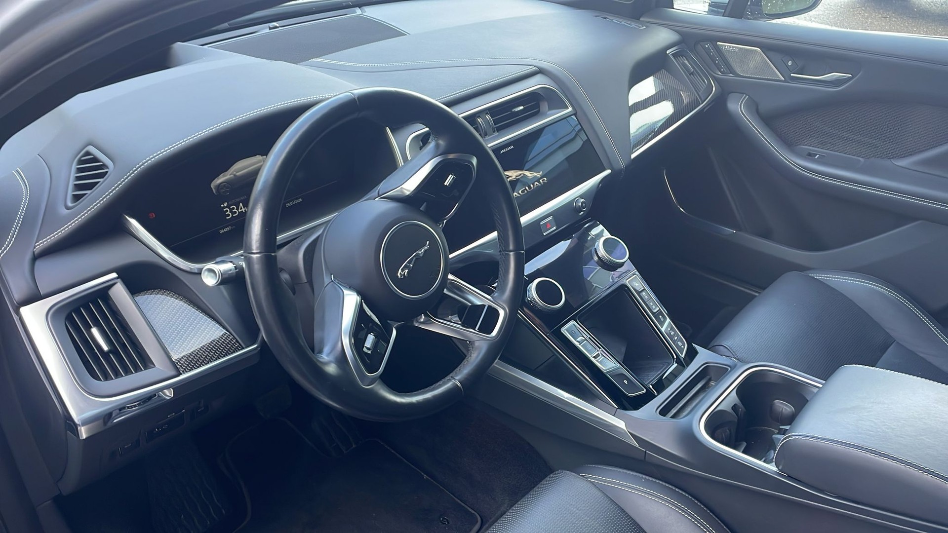 JAGUAR I-Pace EV400 First Edition AWD-image-3