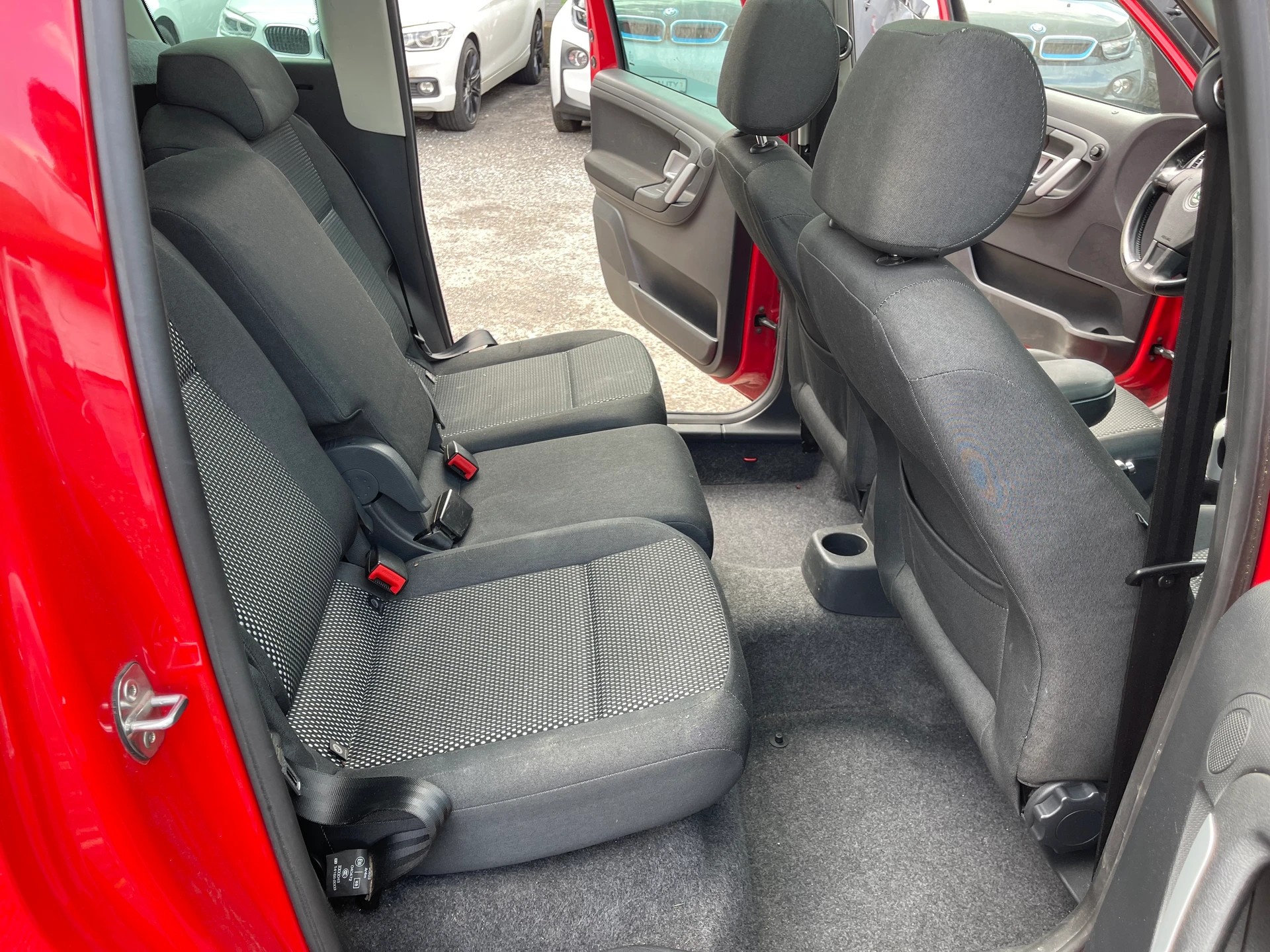 SKODA Roomster 1.6 Scout-image-6