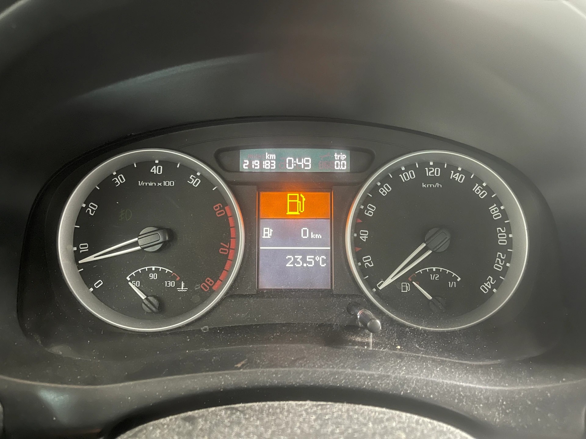 SKODA Roomster 1.6 Scout-image-8