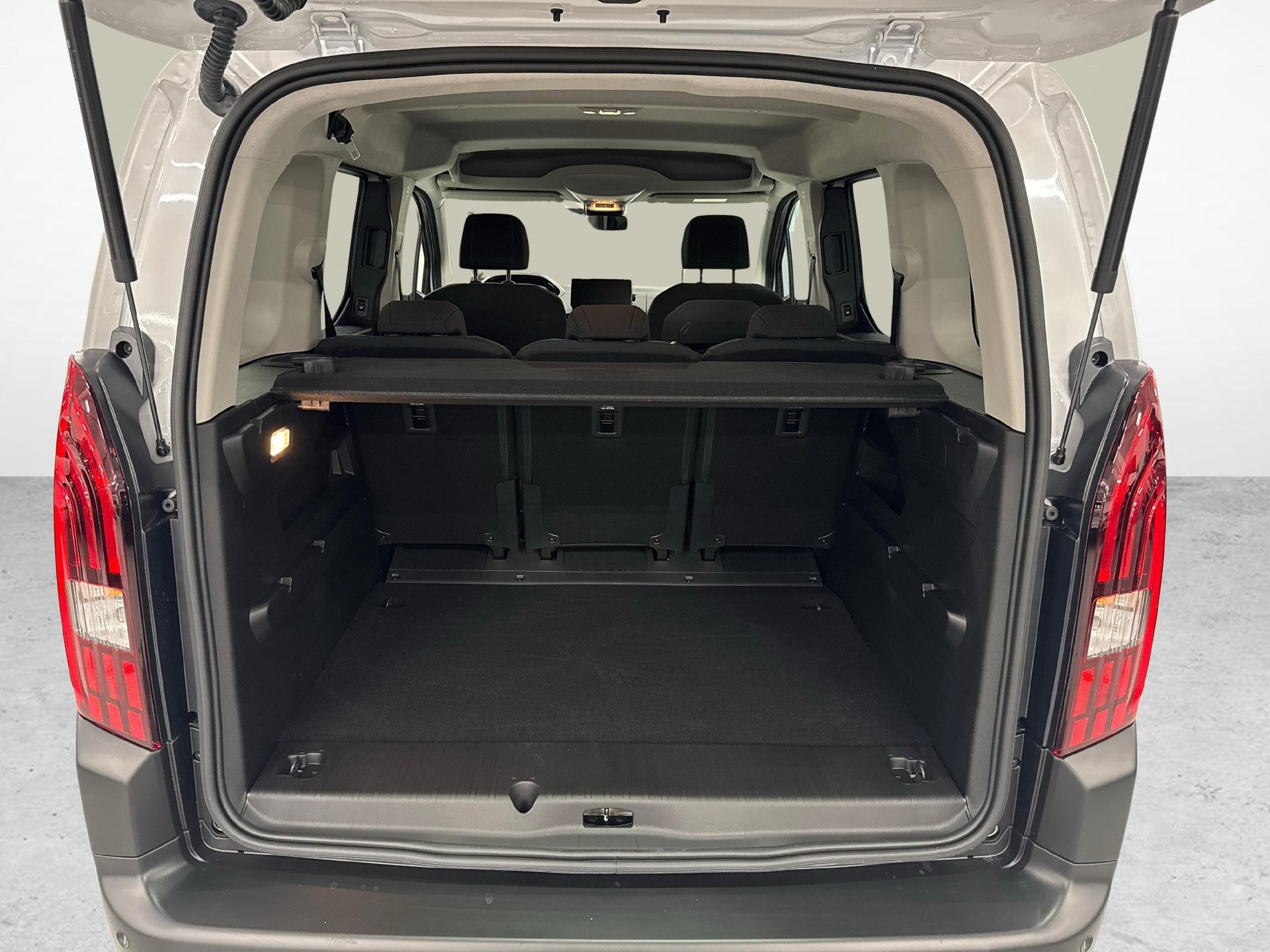 PEUGEOT Rifter 1.5 BlueHDi 130 GT-image-11