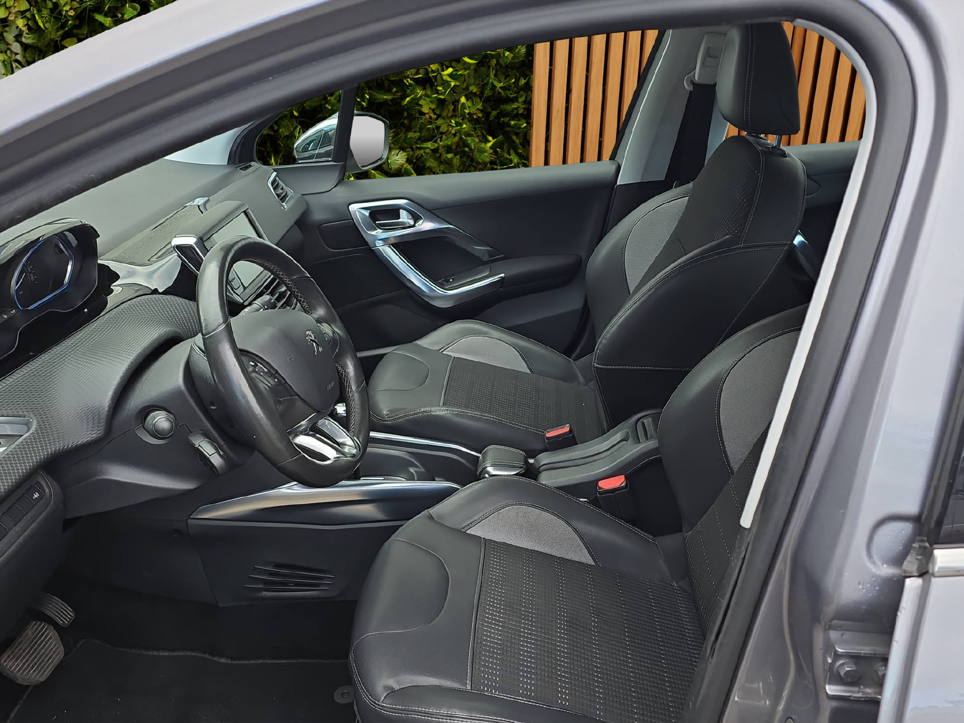 PEUGEOT 2008 1.6 VTi Allure-image-7