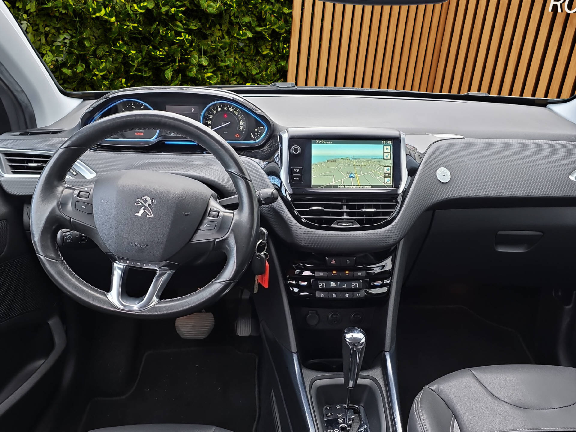 PEUGEOT 2008 1.6 VTi Allure-image-8