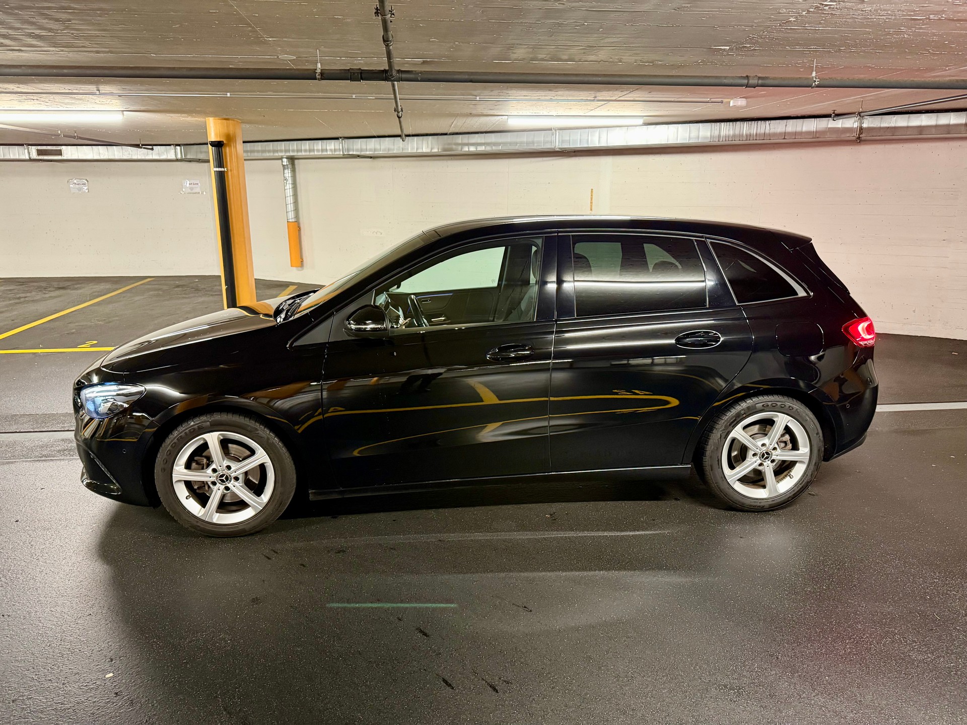 MERCEDES-BENZ B 200 Night Star 7G-DCT-image-1