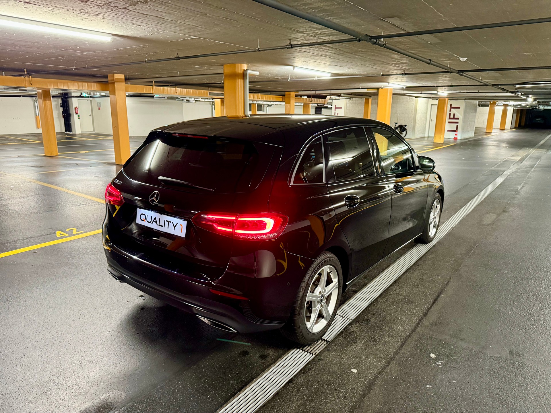 MERCEDES-BENZ B 200 Night Star 7G-DCT-image-4