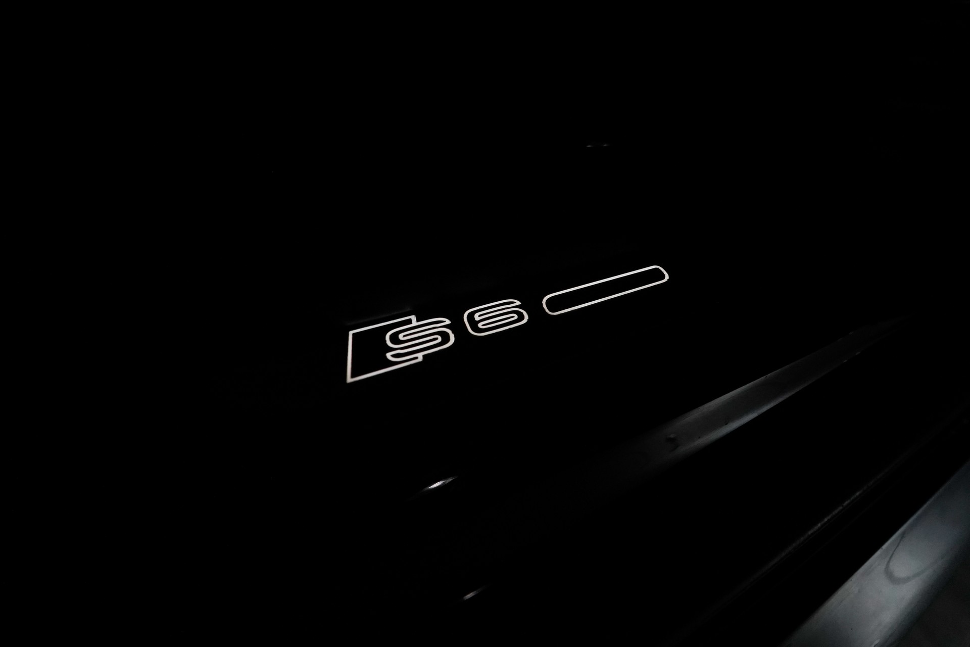 AUDI S6 Avant 4.0 TFSI V8 quattro S-tronic-image-14