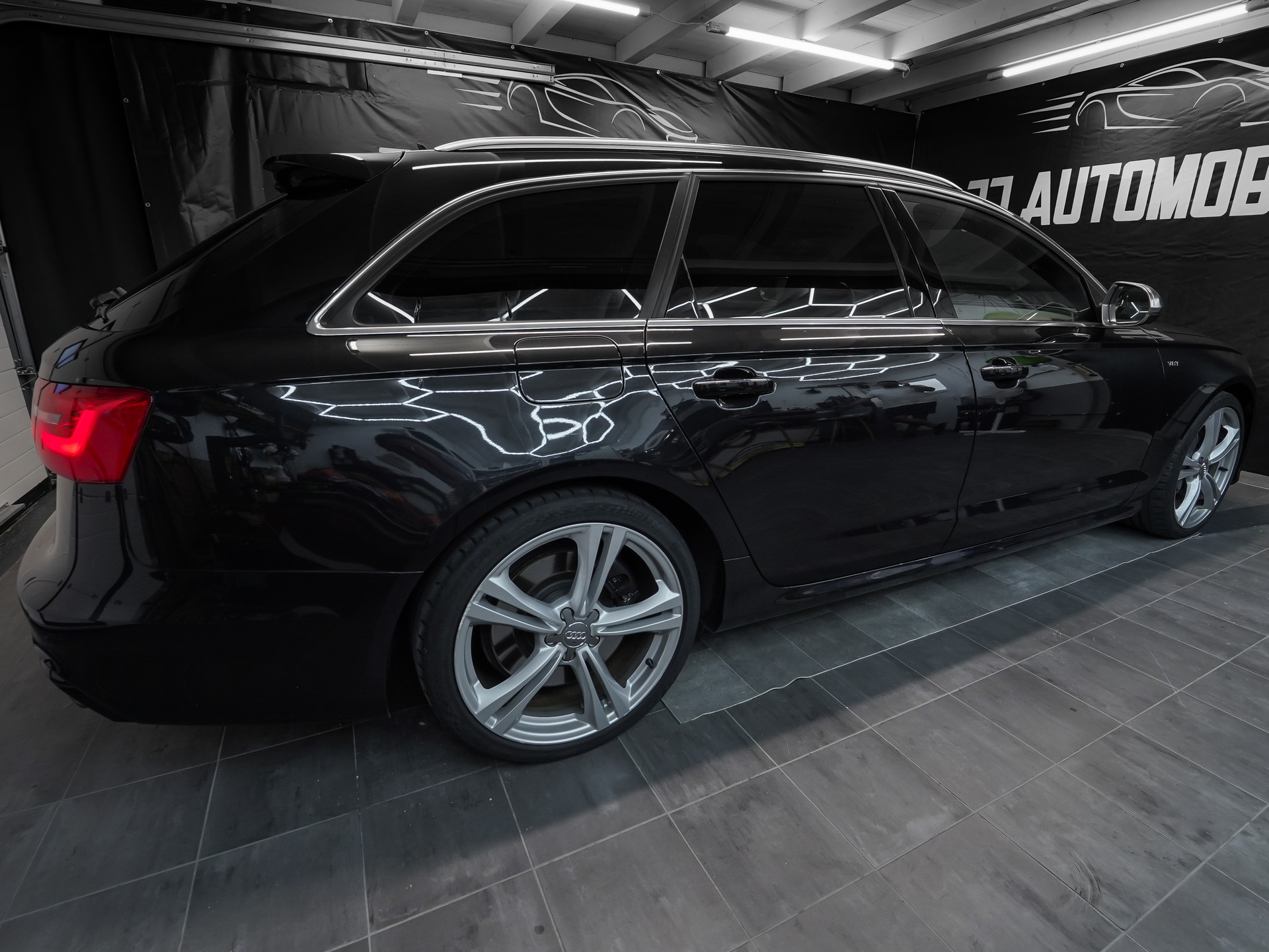 AUDI S6 Avant 4.0 TFSI V8 quattro S-tronic-image-5