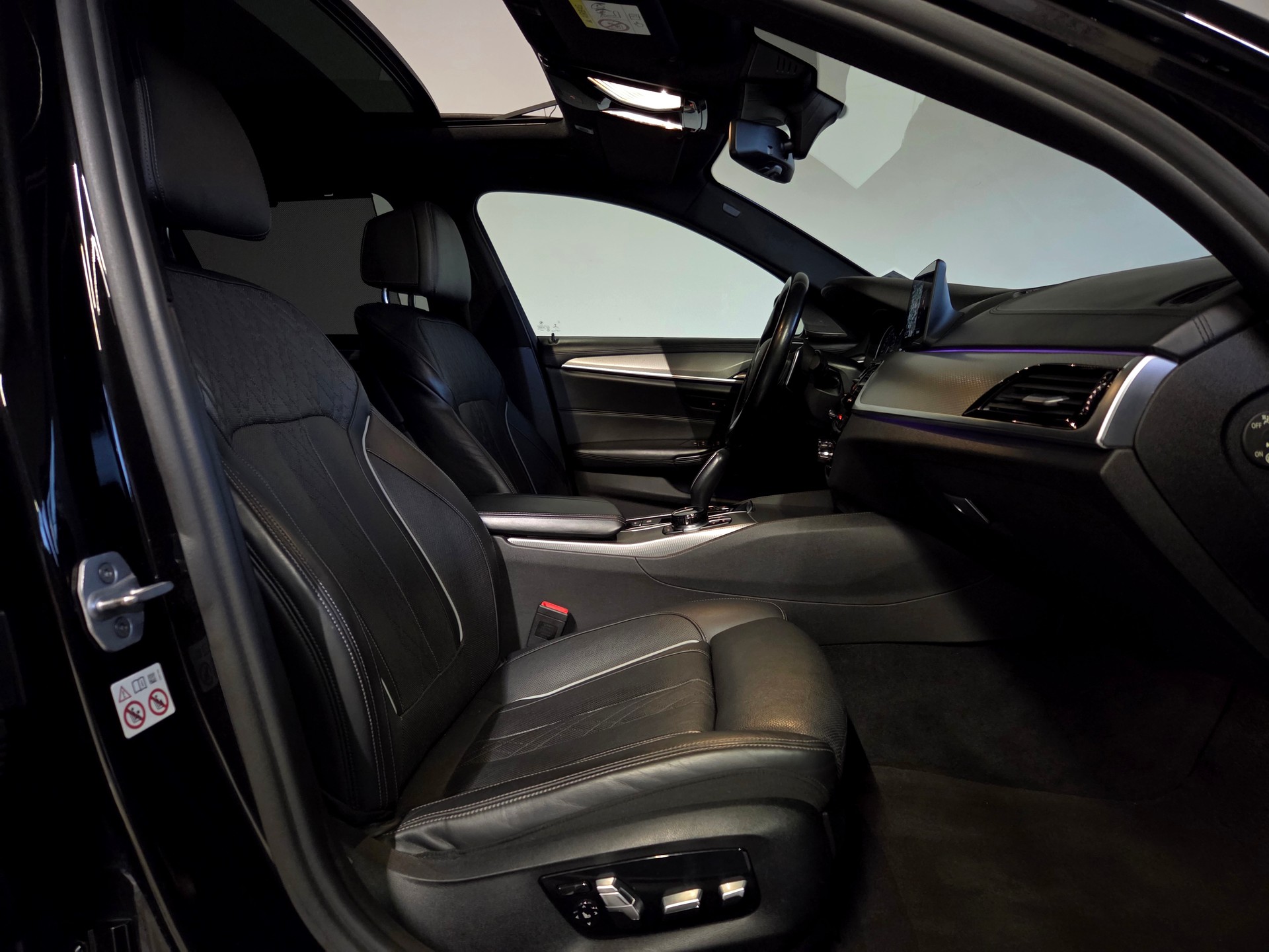 BMW 540d xDrive M-Sport Touring-image-14