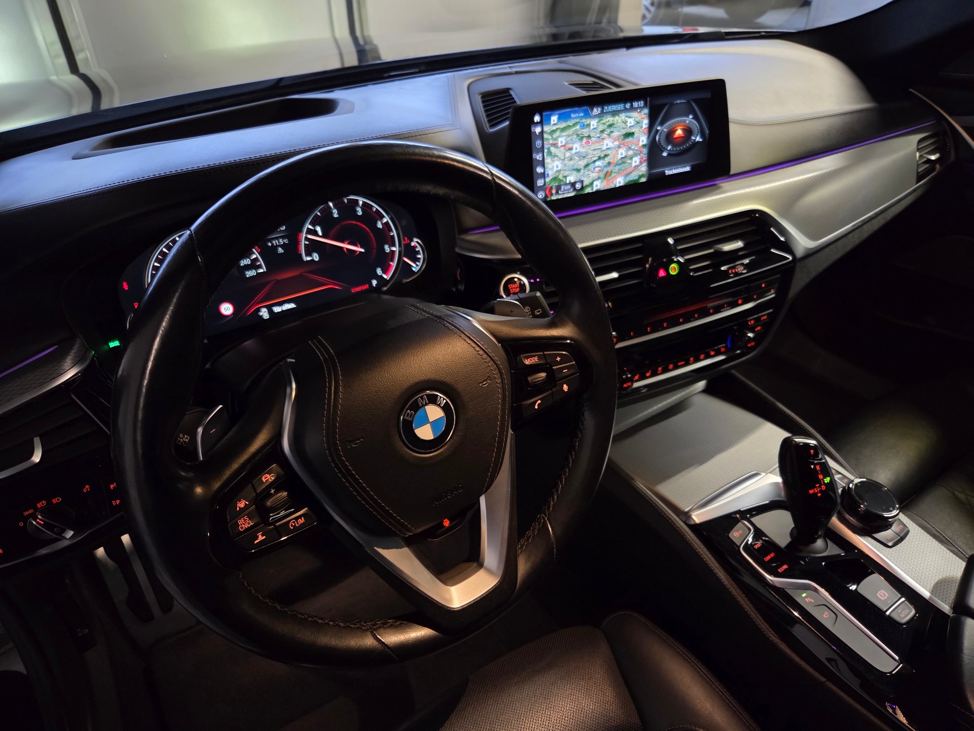 BMW 540d xDrive M-Sport Touring-image-11