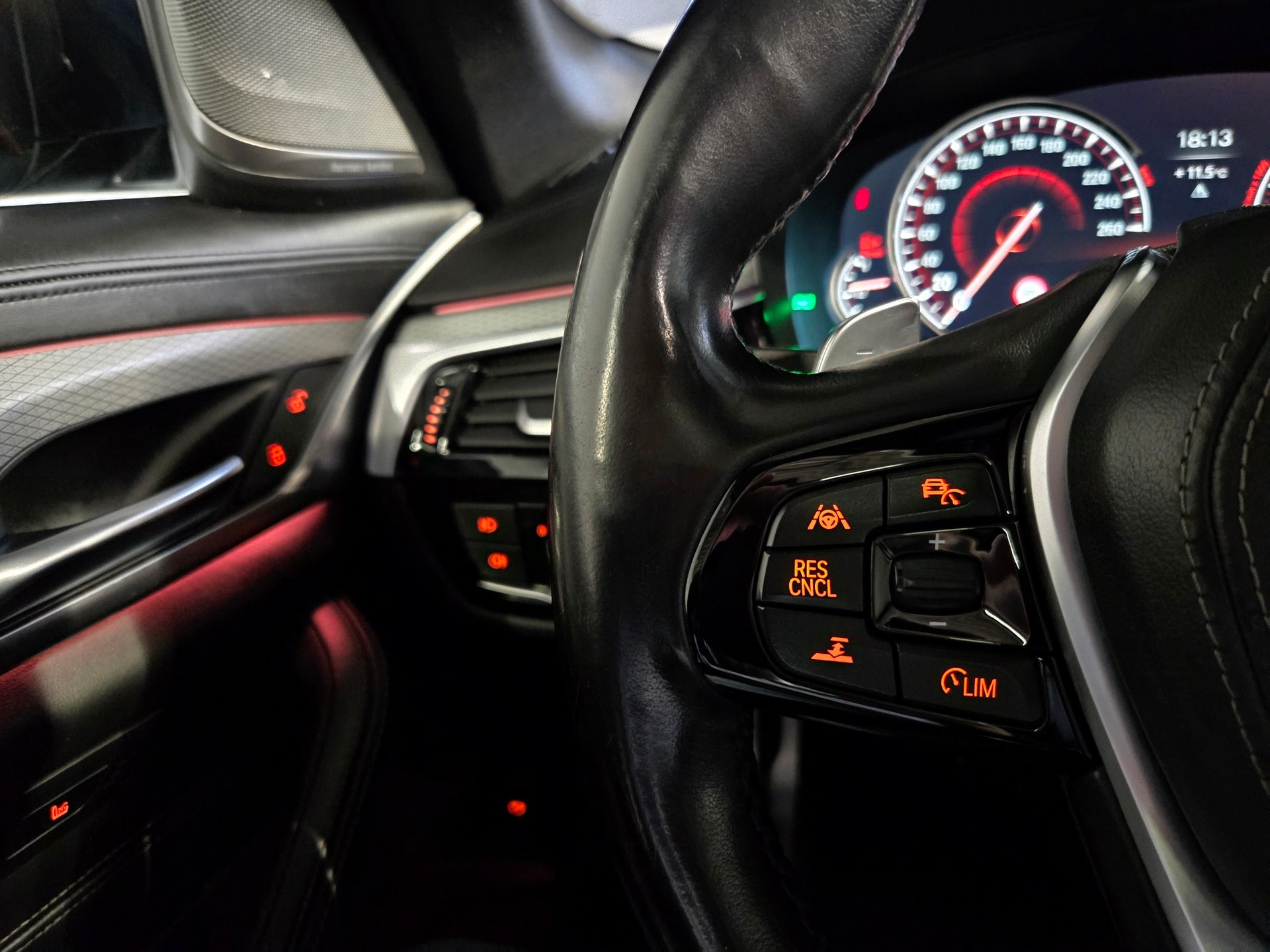 BMW 540d xDrive M-Sport Touring-image-13