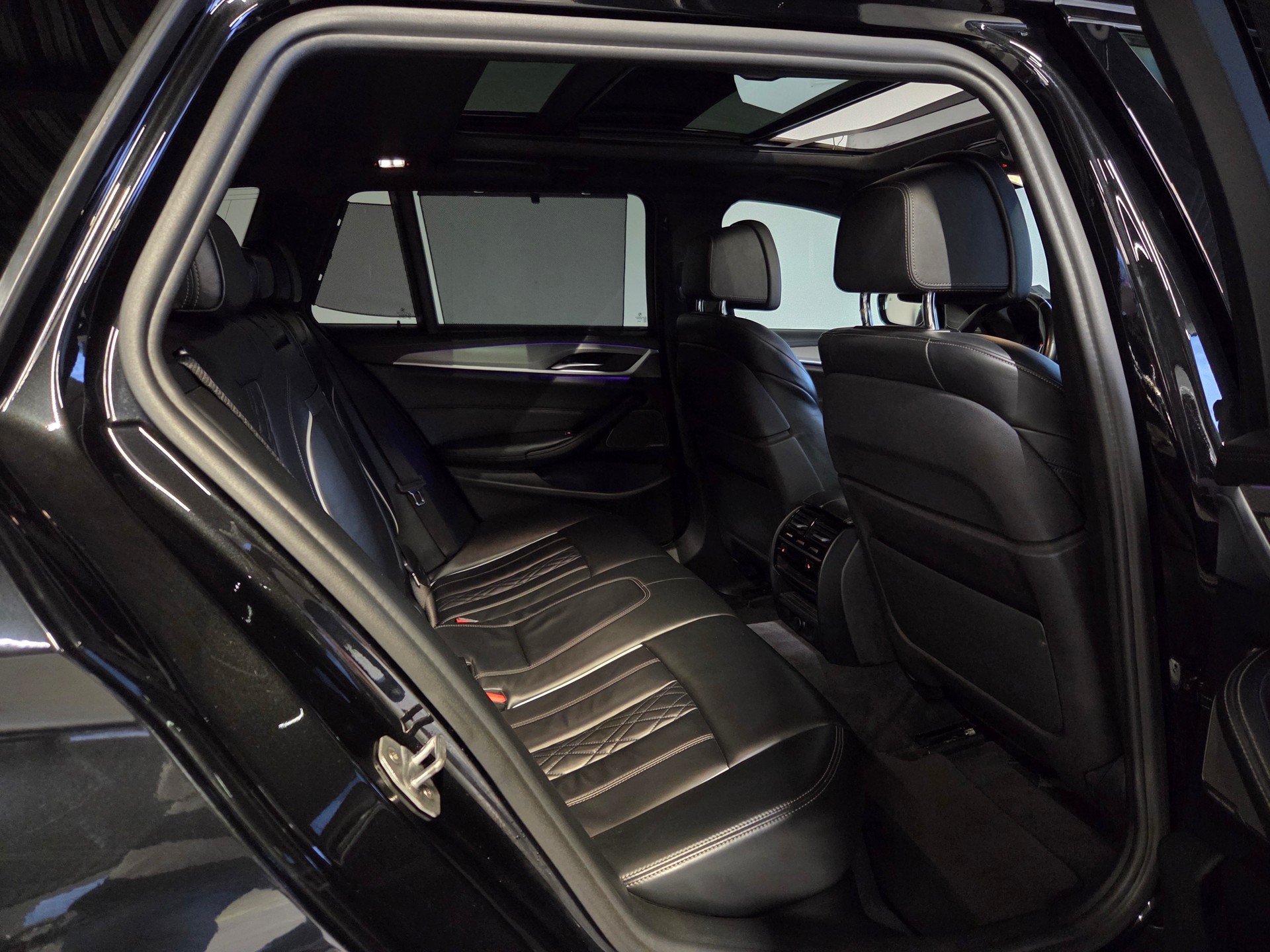 BMW 540d xDrive M-Sport Touring-image-22